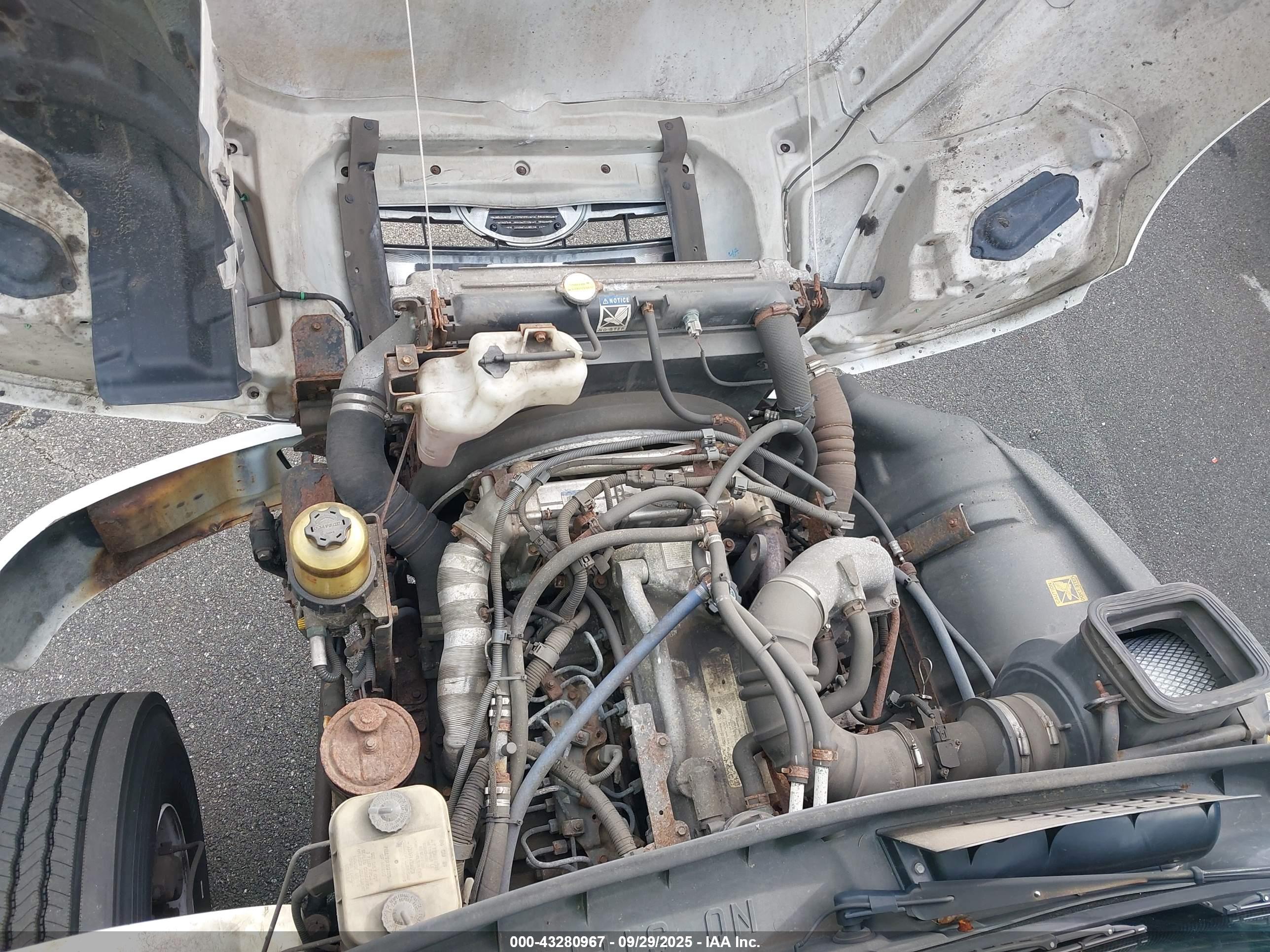 HINO 268 image 10