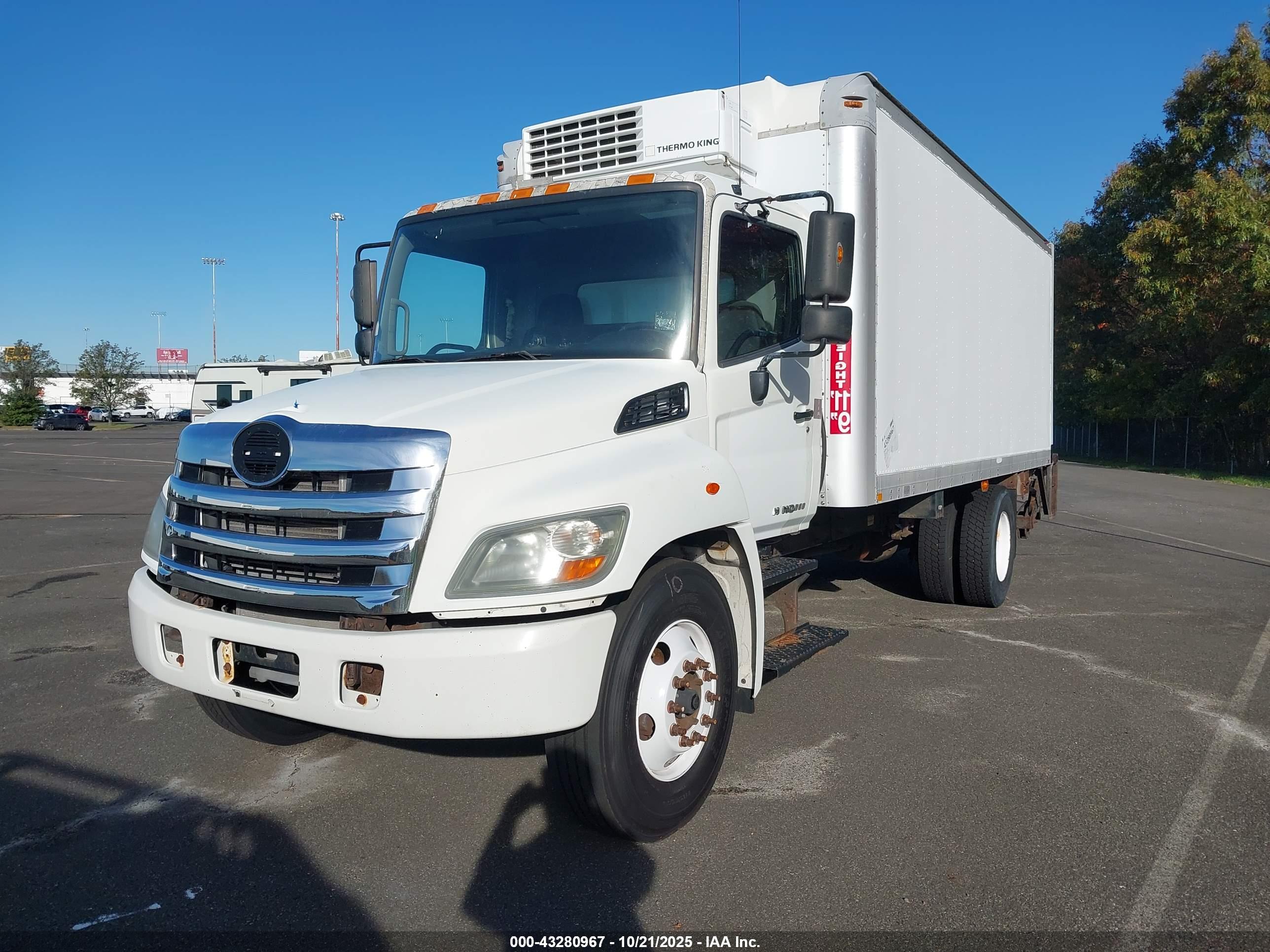 HINO 268 image 2