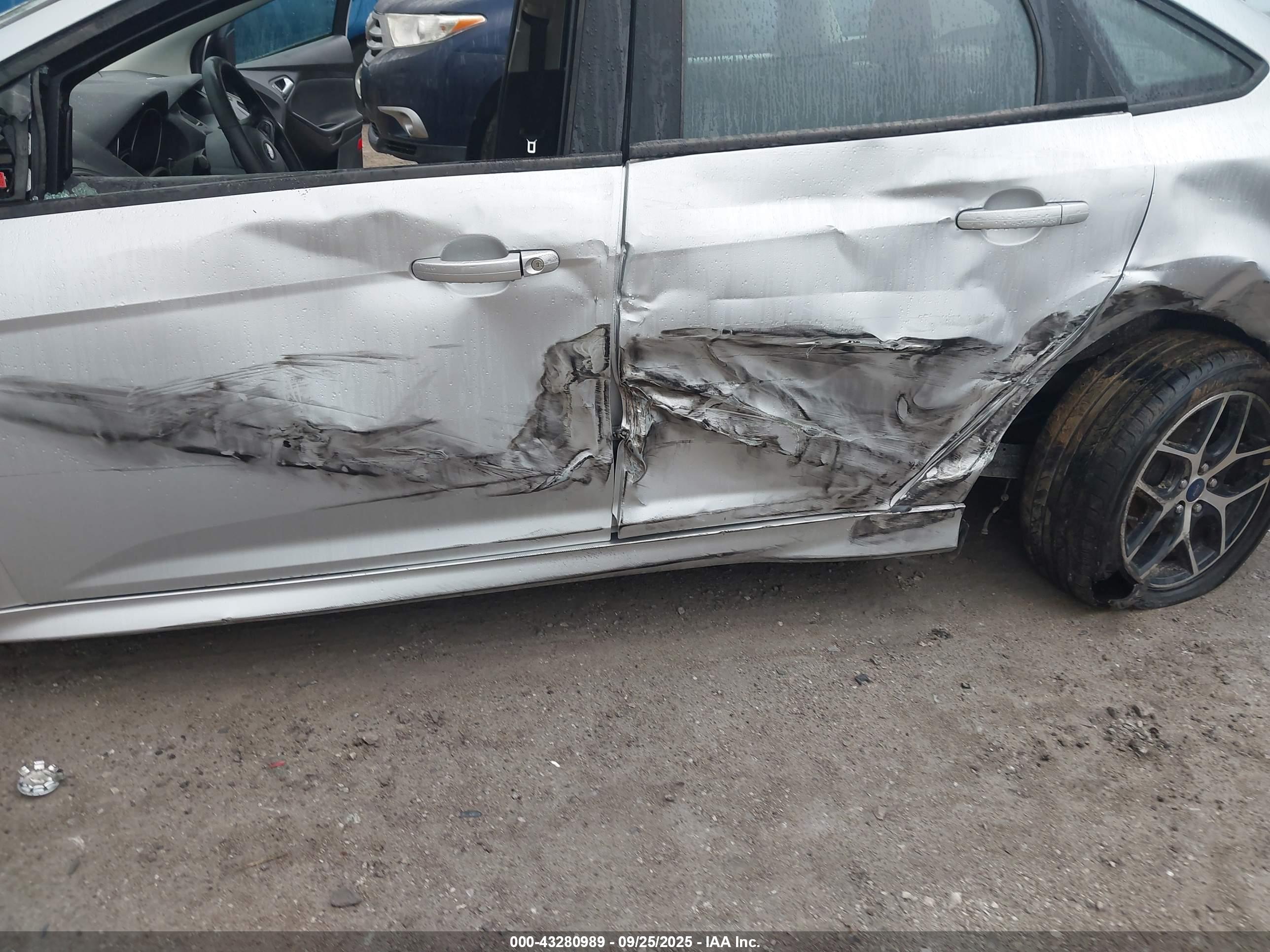 FORD FOCUS image 6
