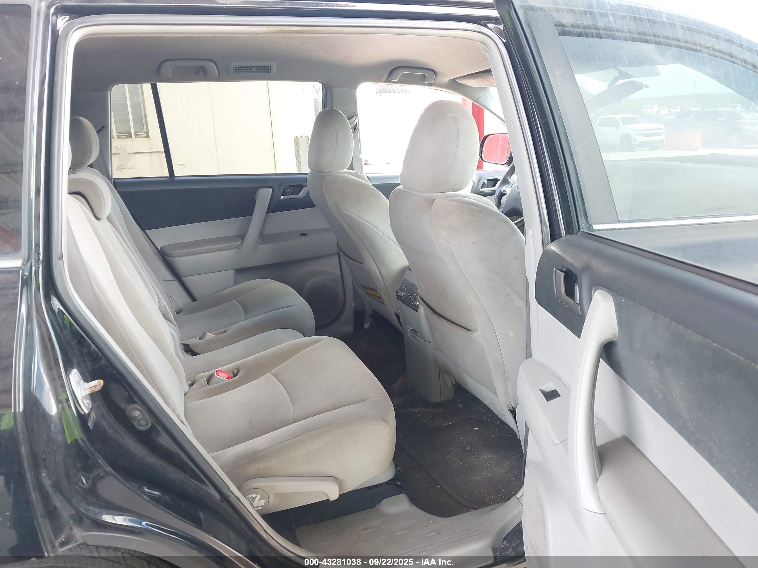TOYOTA HIGHLANDER image 8