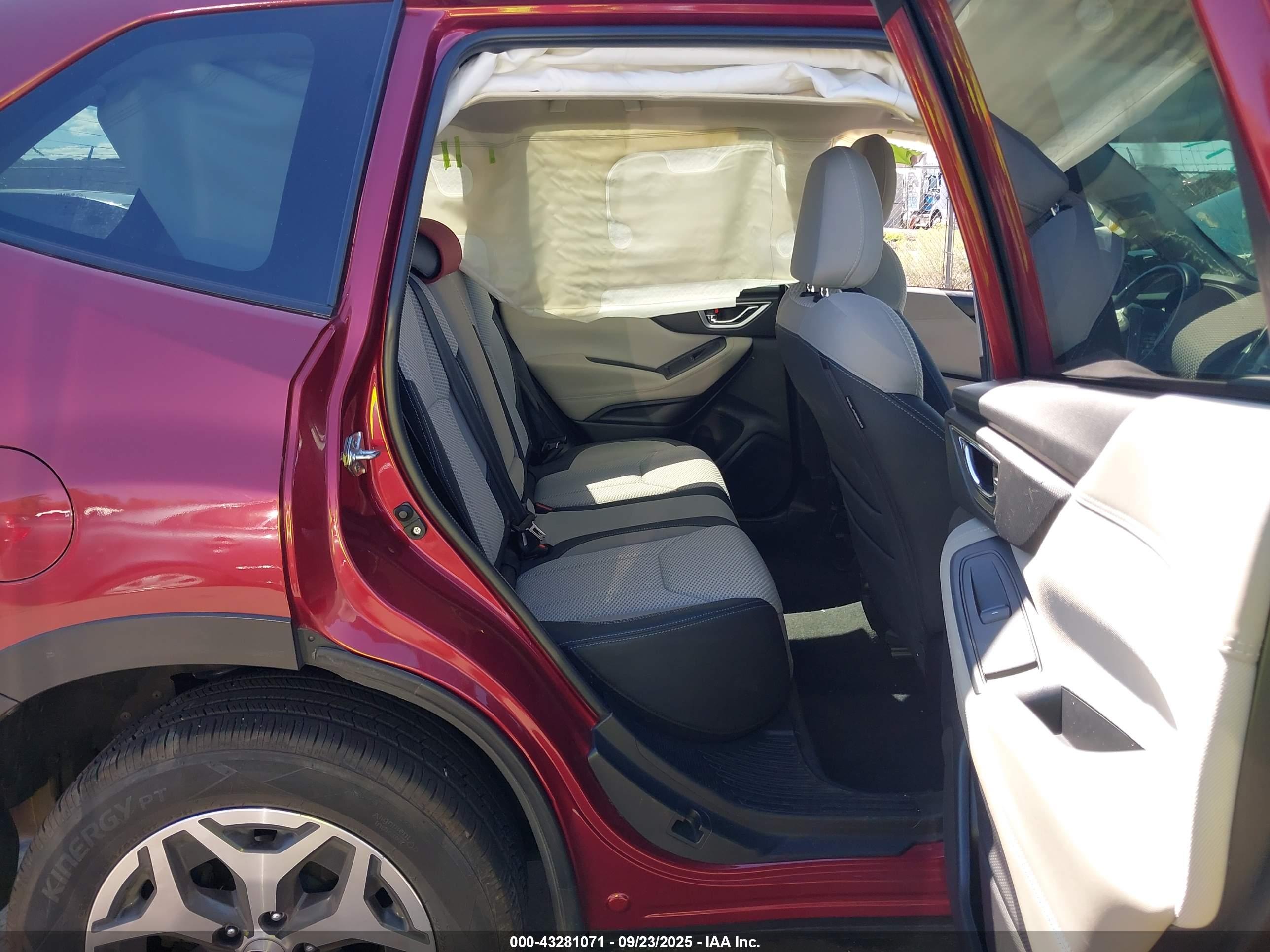 SUBARU FORESTER image 8
