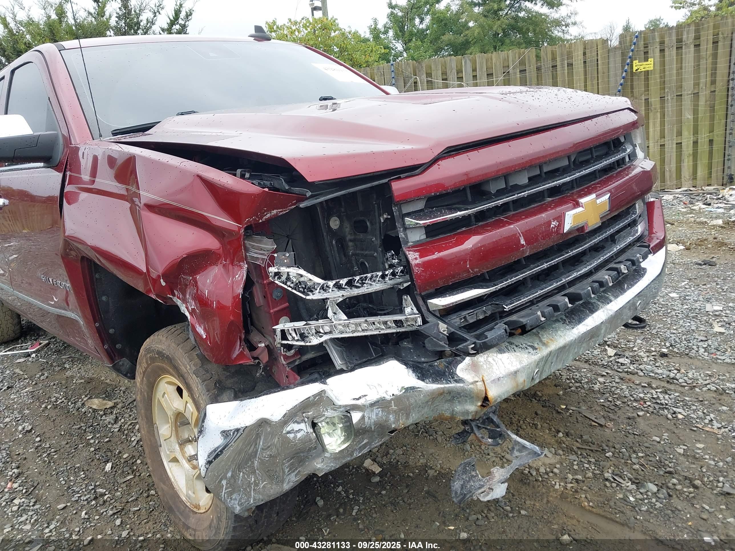 CHEVROLET SILVERADO image 6