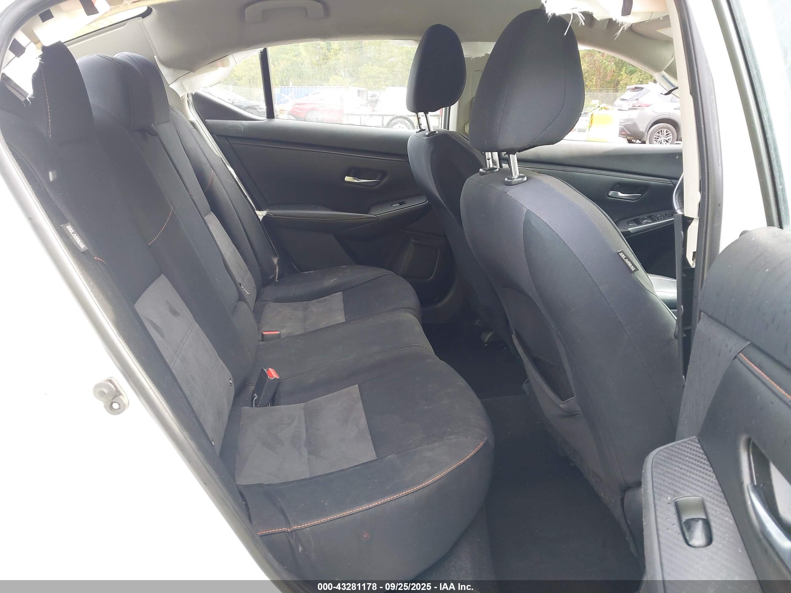 NISSAN SENTRA image 8