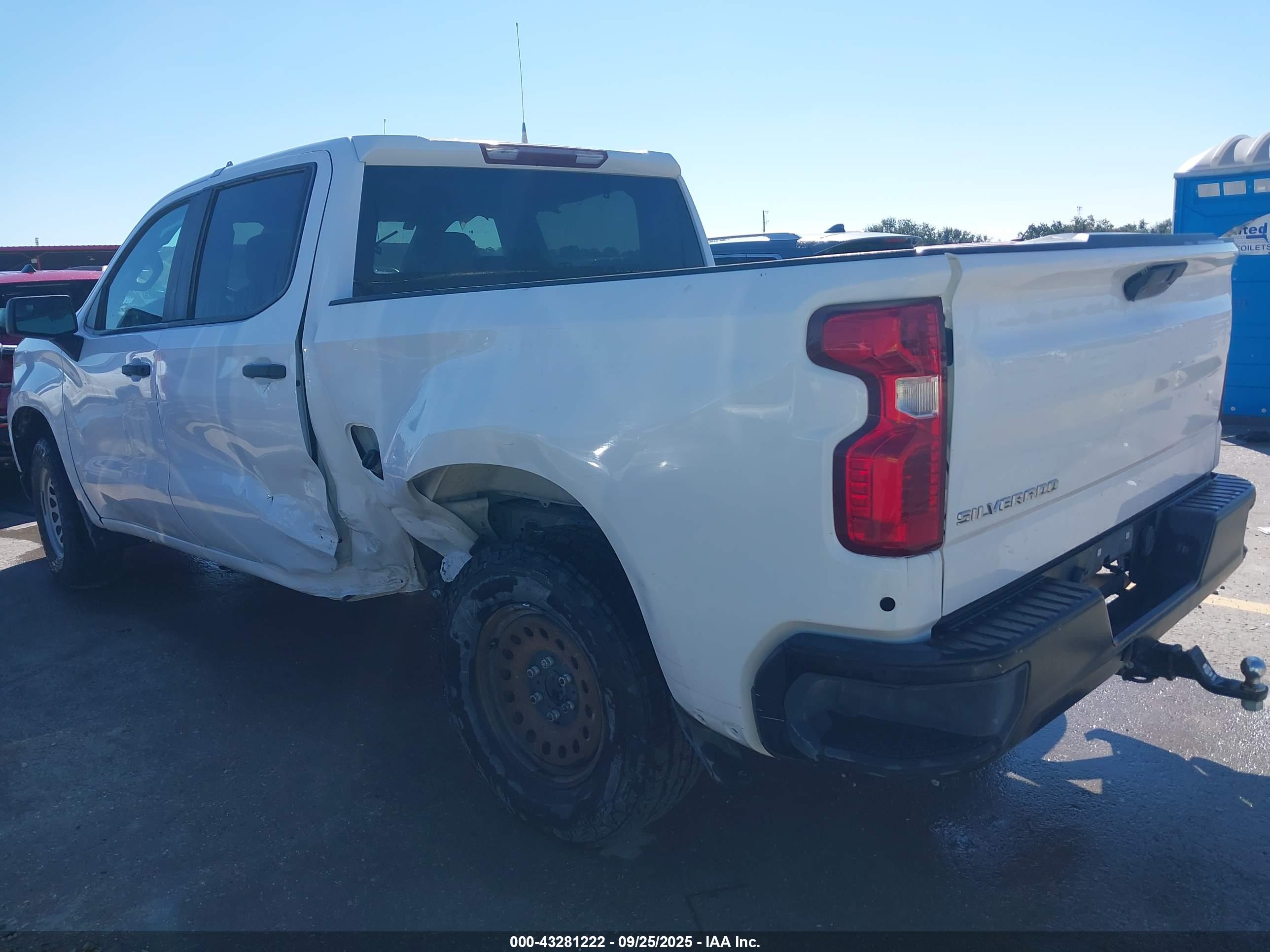CHEVROLET SILVERADO image 3