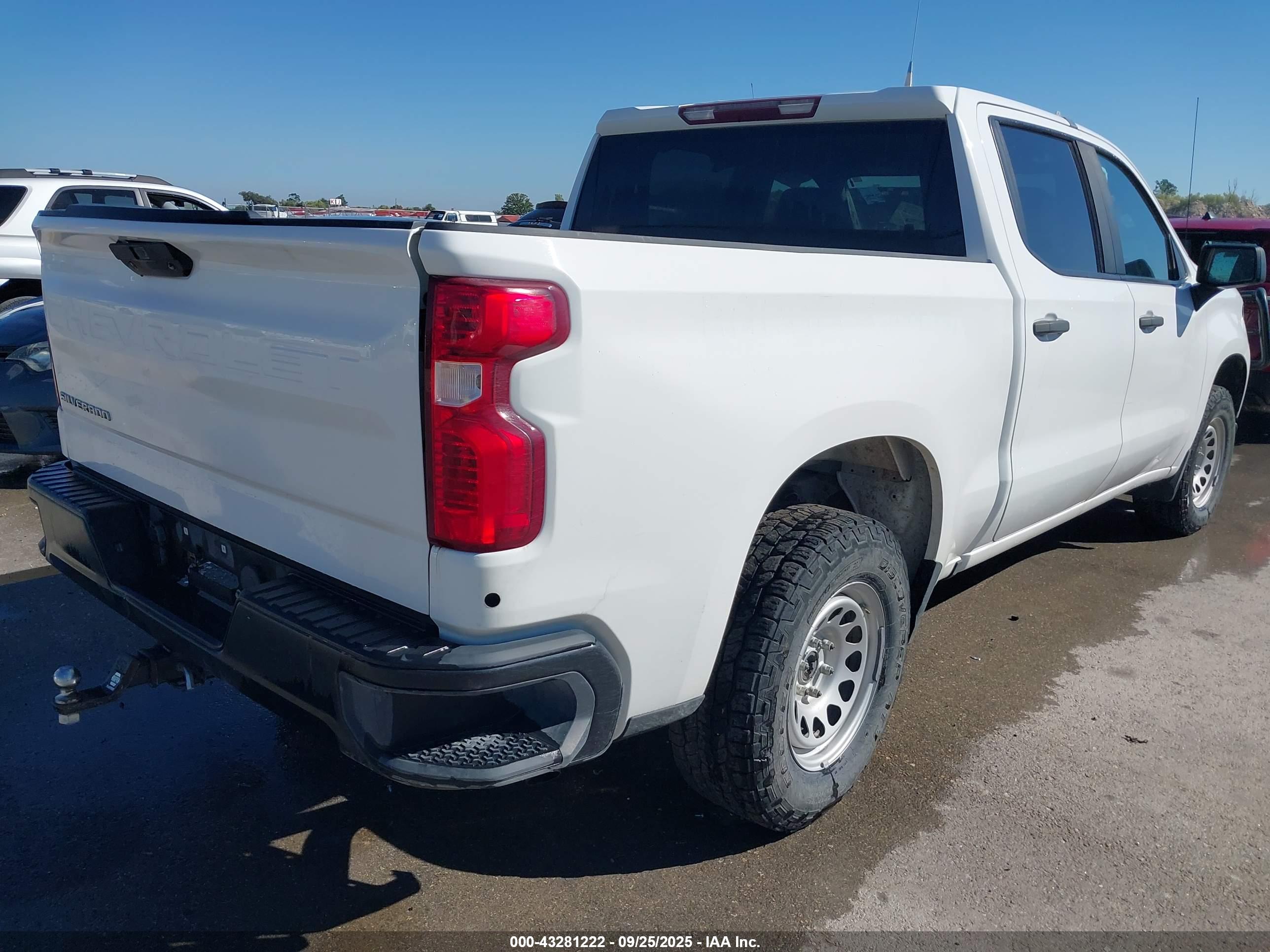 CHEVROLET SILVERADO image 4