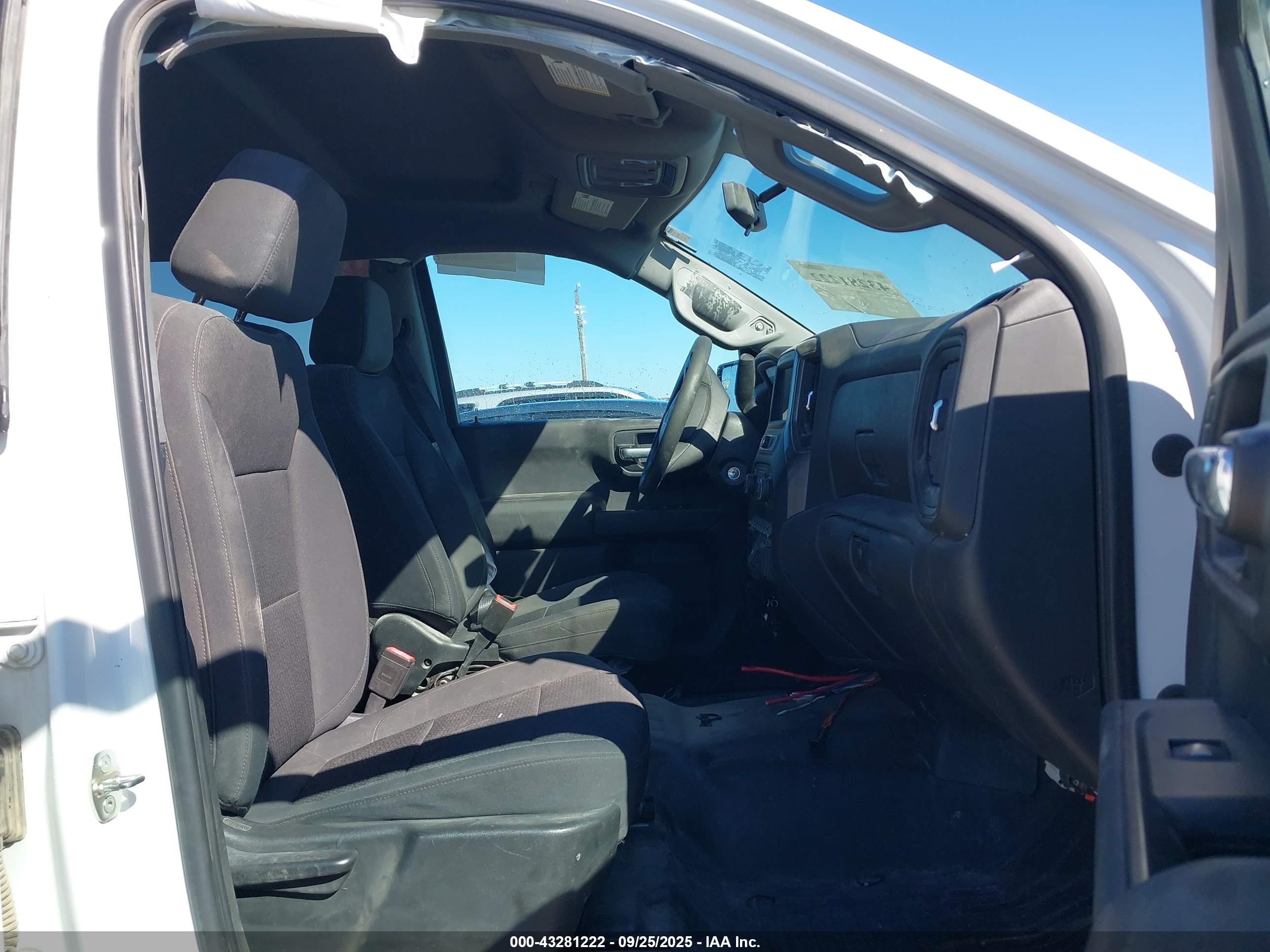 CHEVROLET SILVERADO image 5