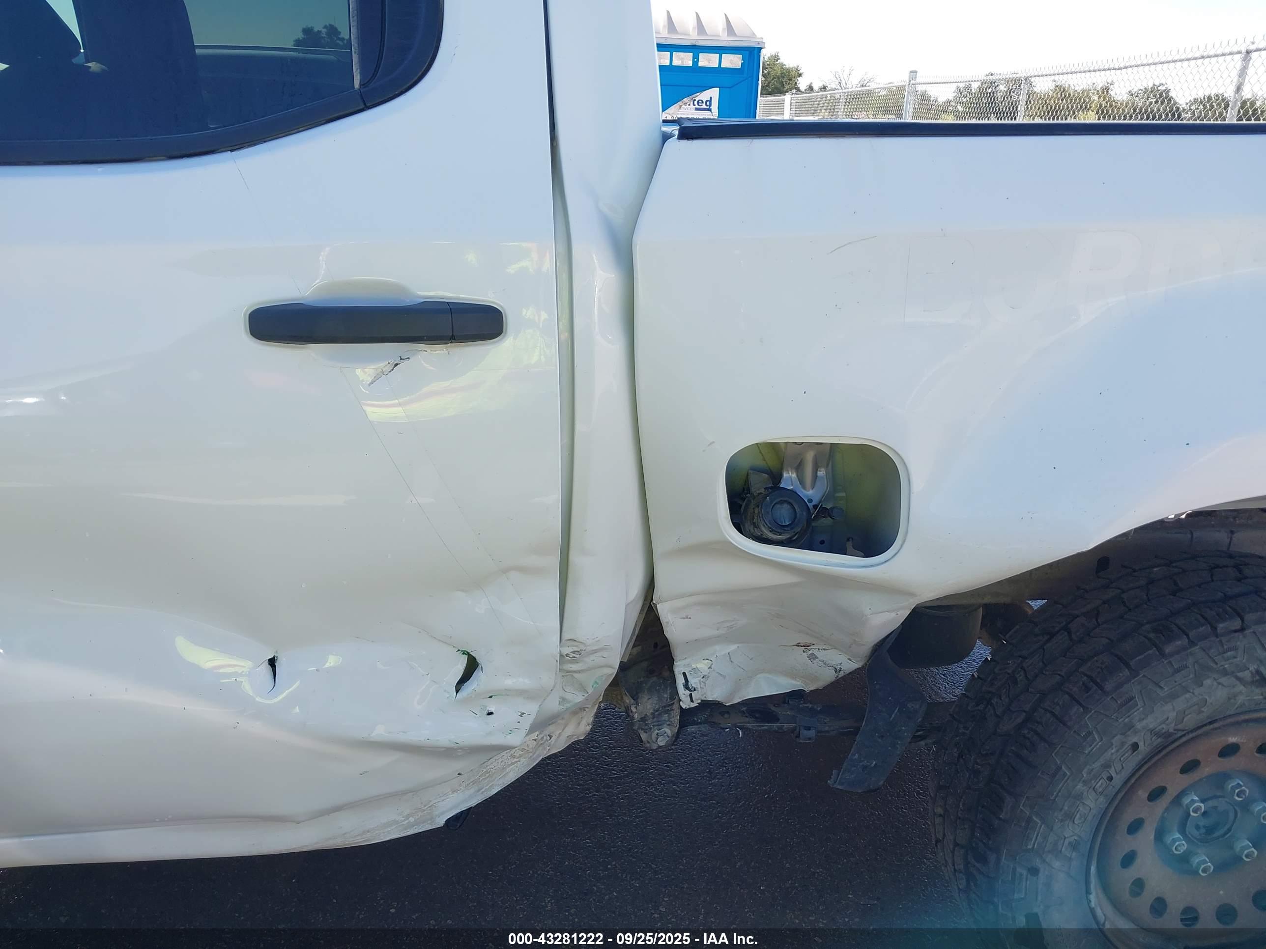 CHEVROLET SILVERADO image 6