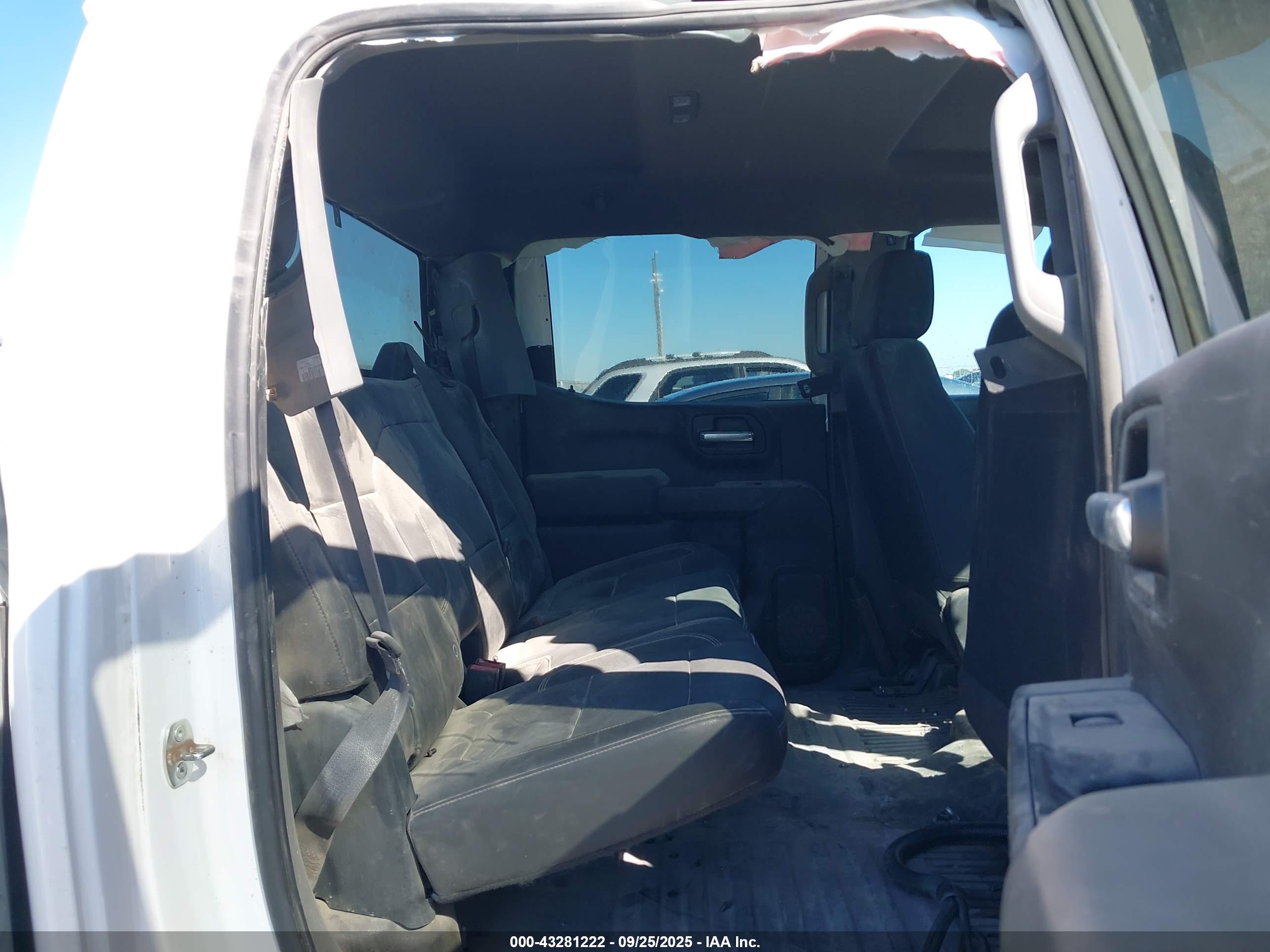 CHEVROLET SILVERADO image 8