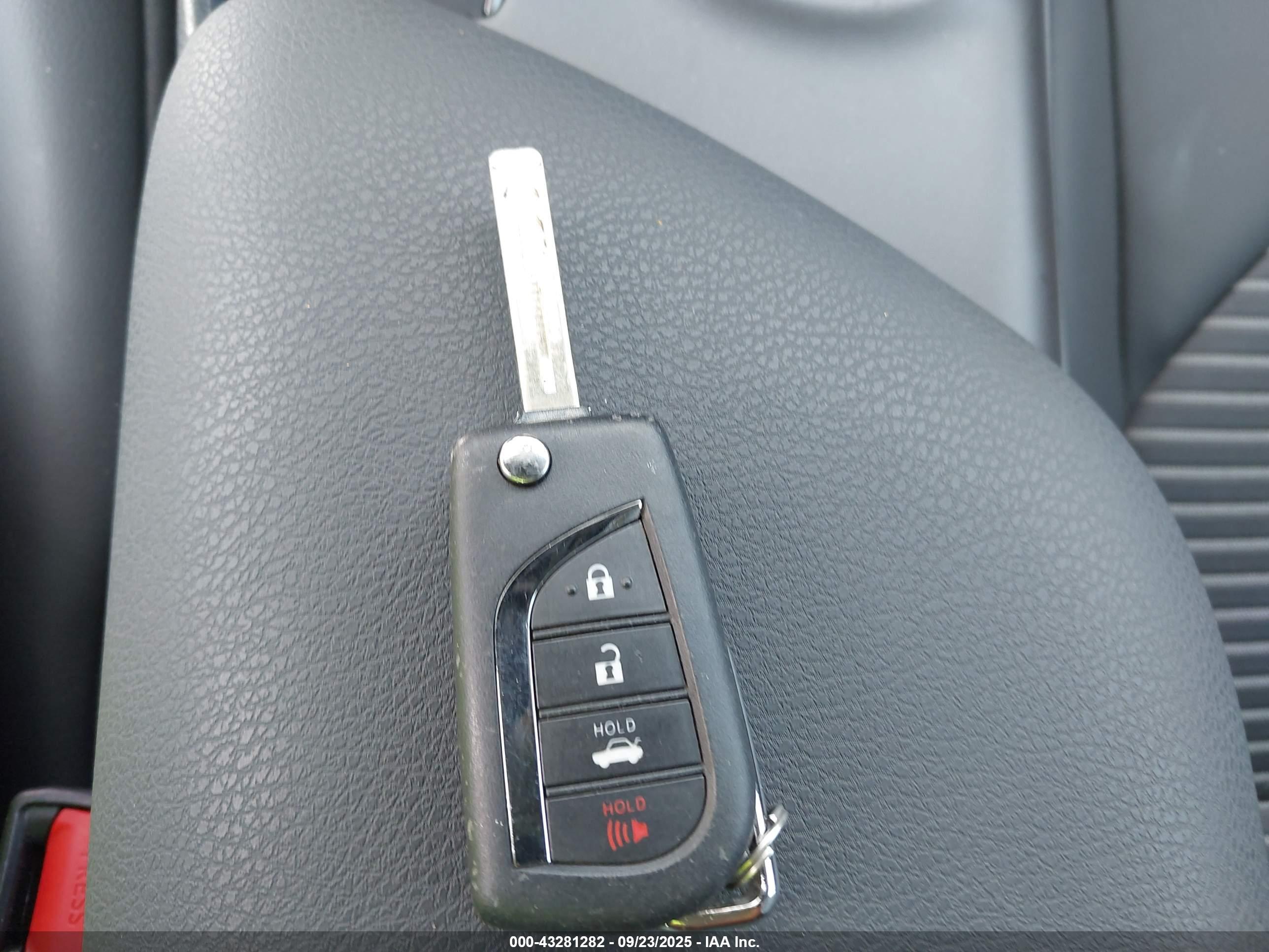 TOYOTA CAMRY image 11