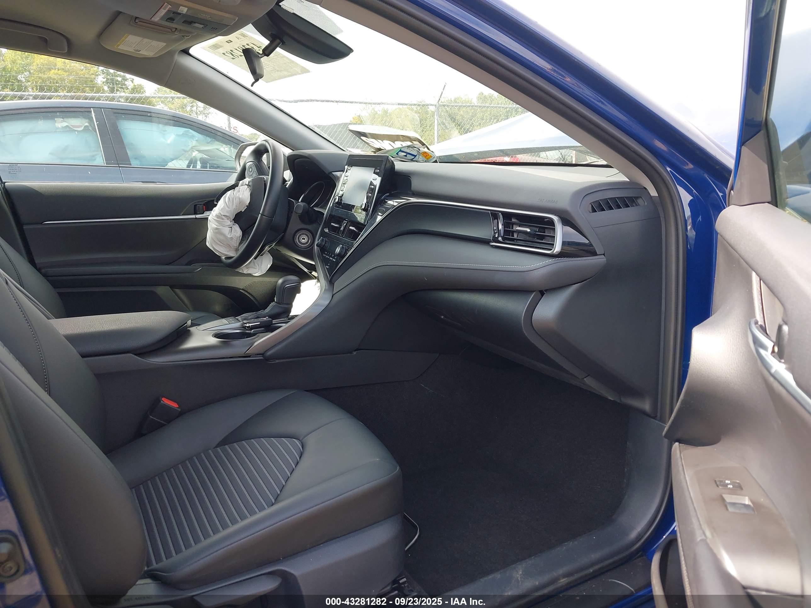 TOYOTA CAMRY image 5