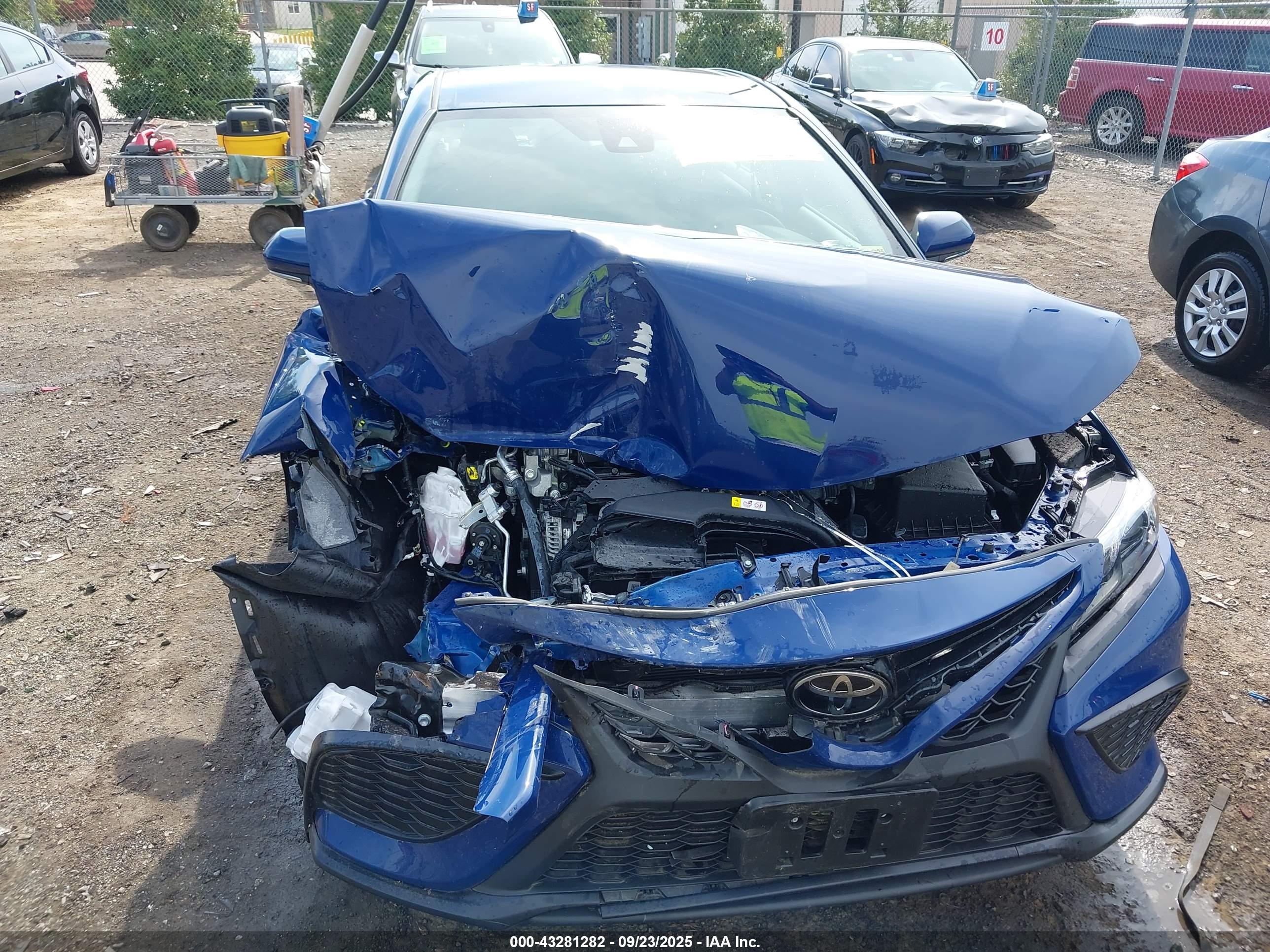 TOYOTA CAMRY image 6