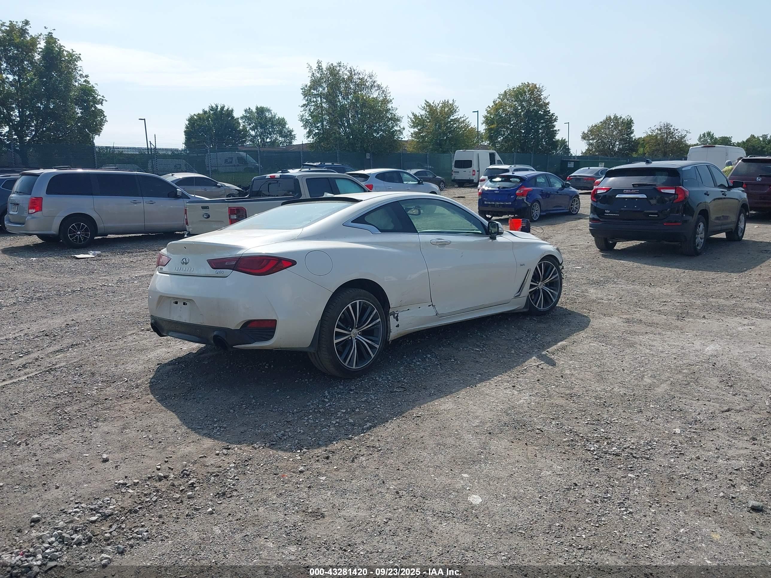 INFINITI Q60 image 4