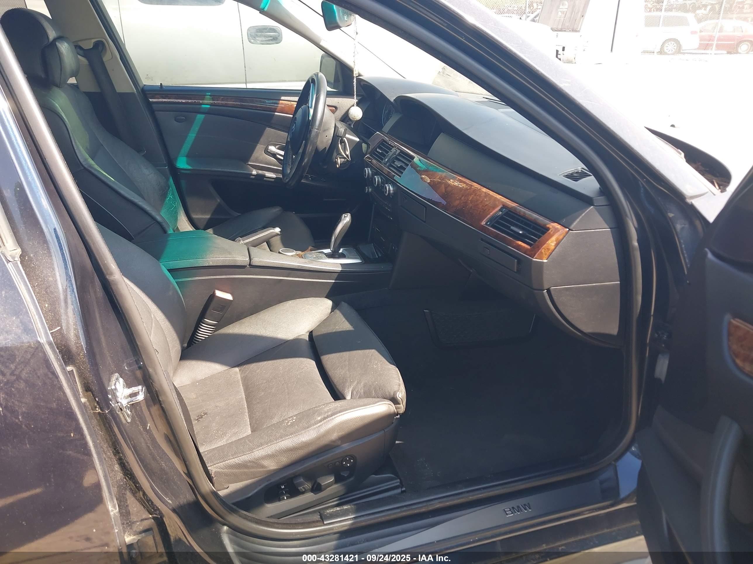 BMW 550I image 5