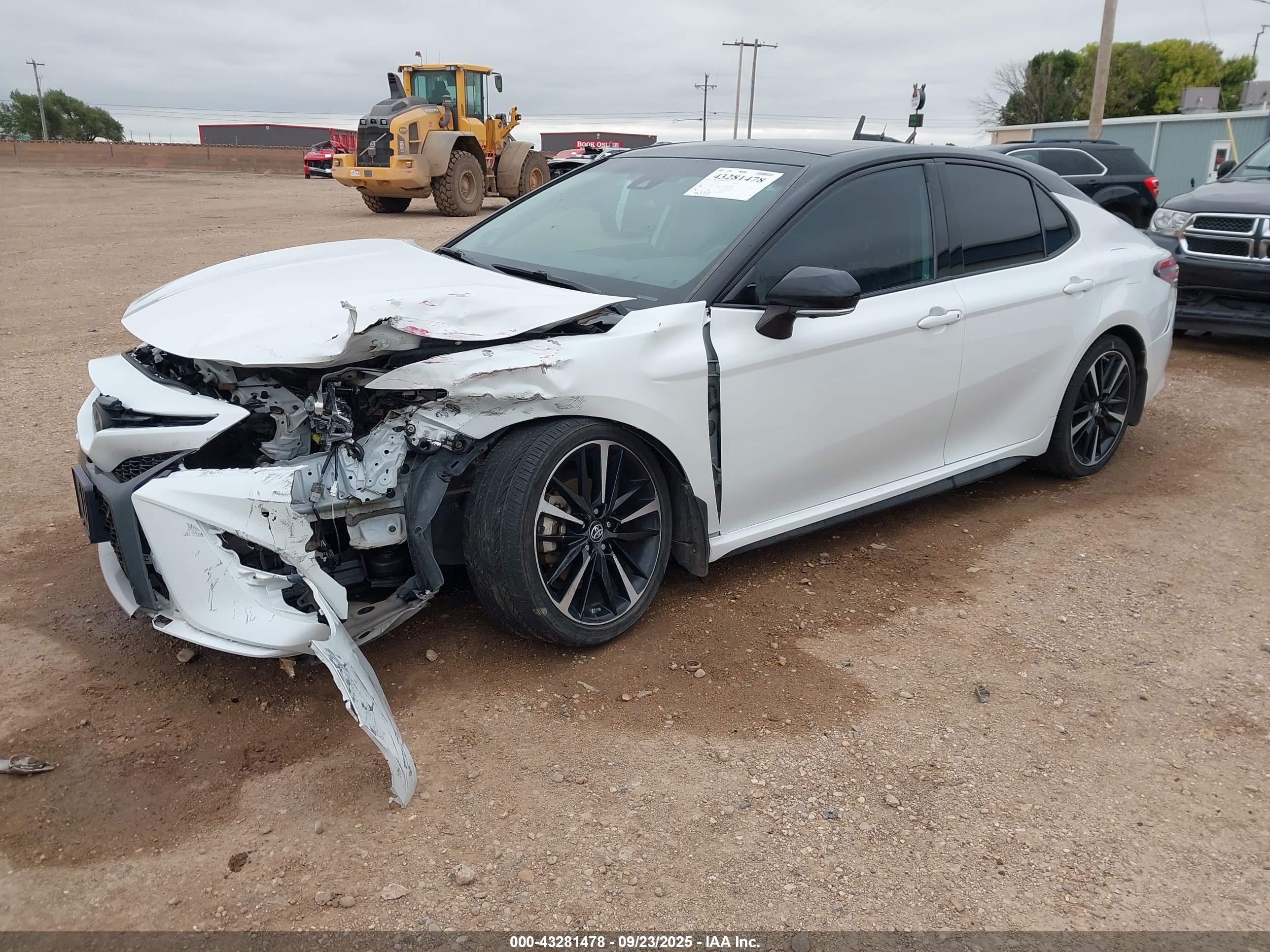 TOYOTA CAMRY image 2