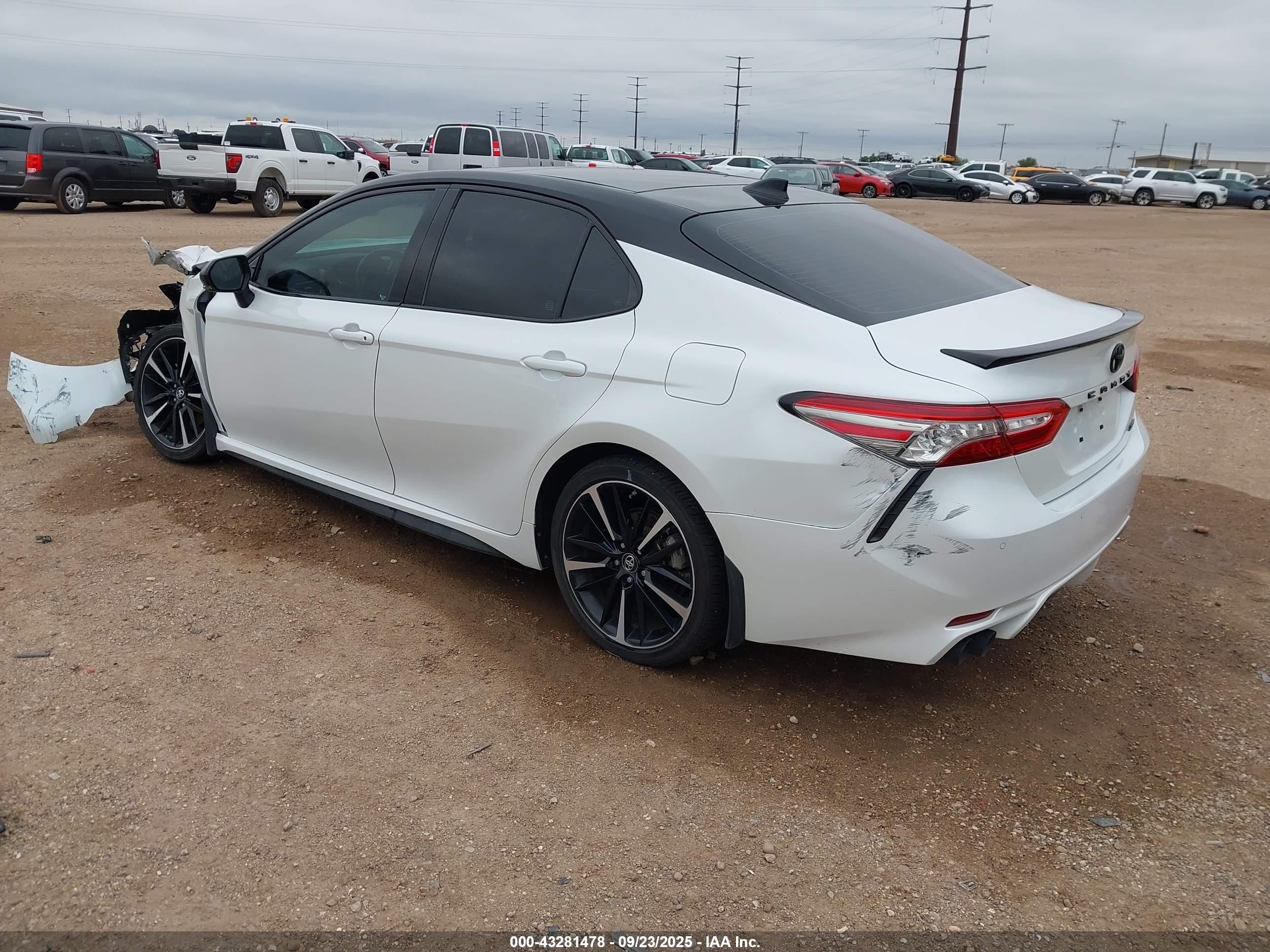 TOYOTA CAMRY image 3