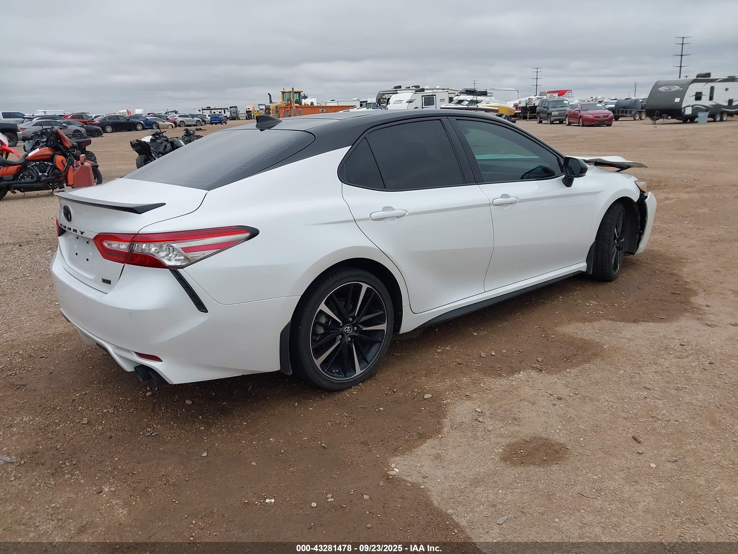 TOYOTA CAMRY image 4