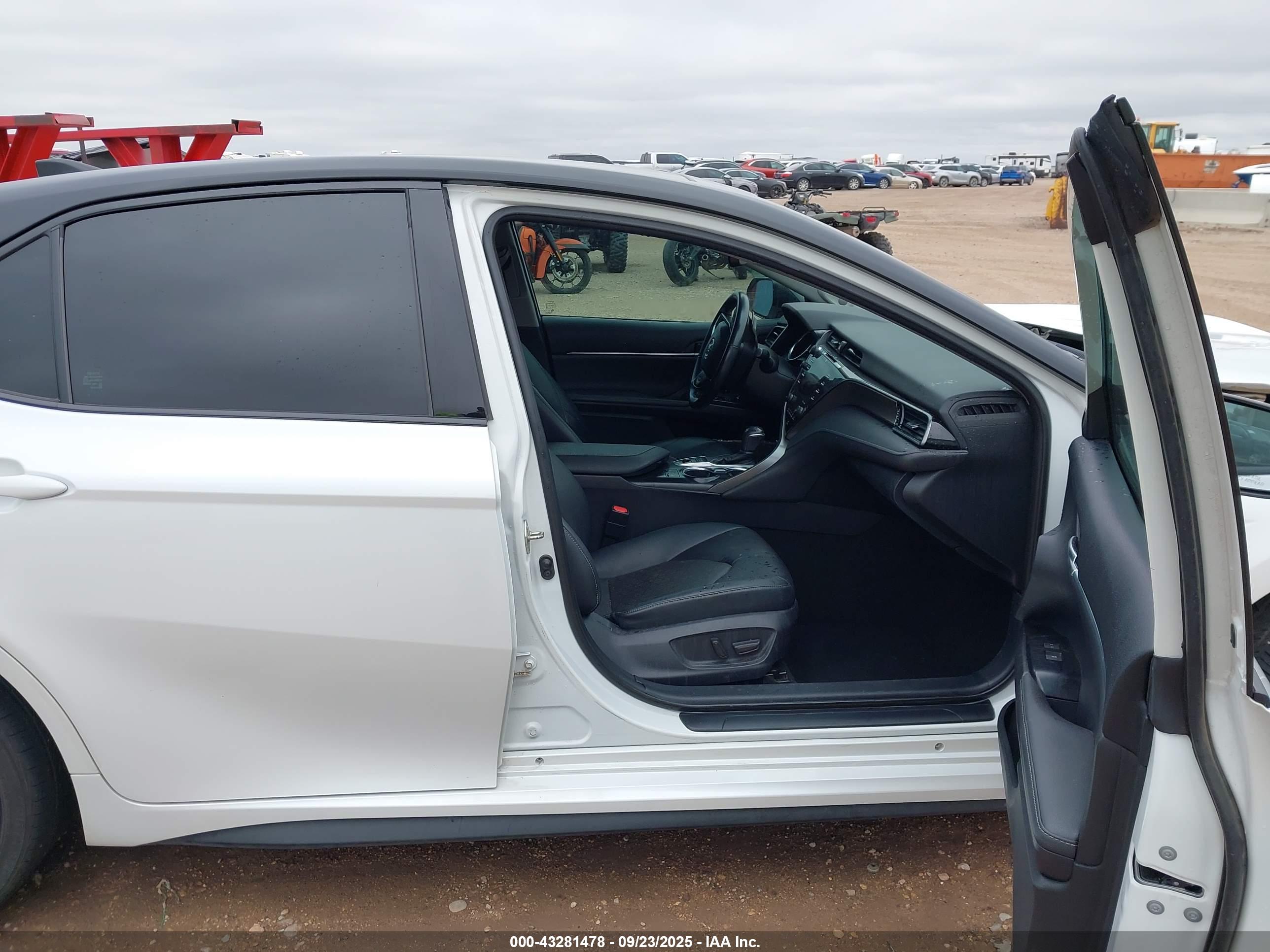 TOYOTA CAMRY image 5