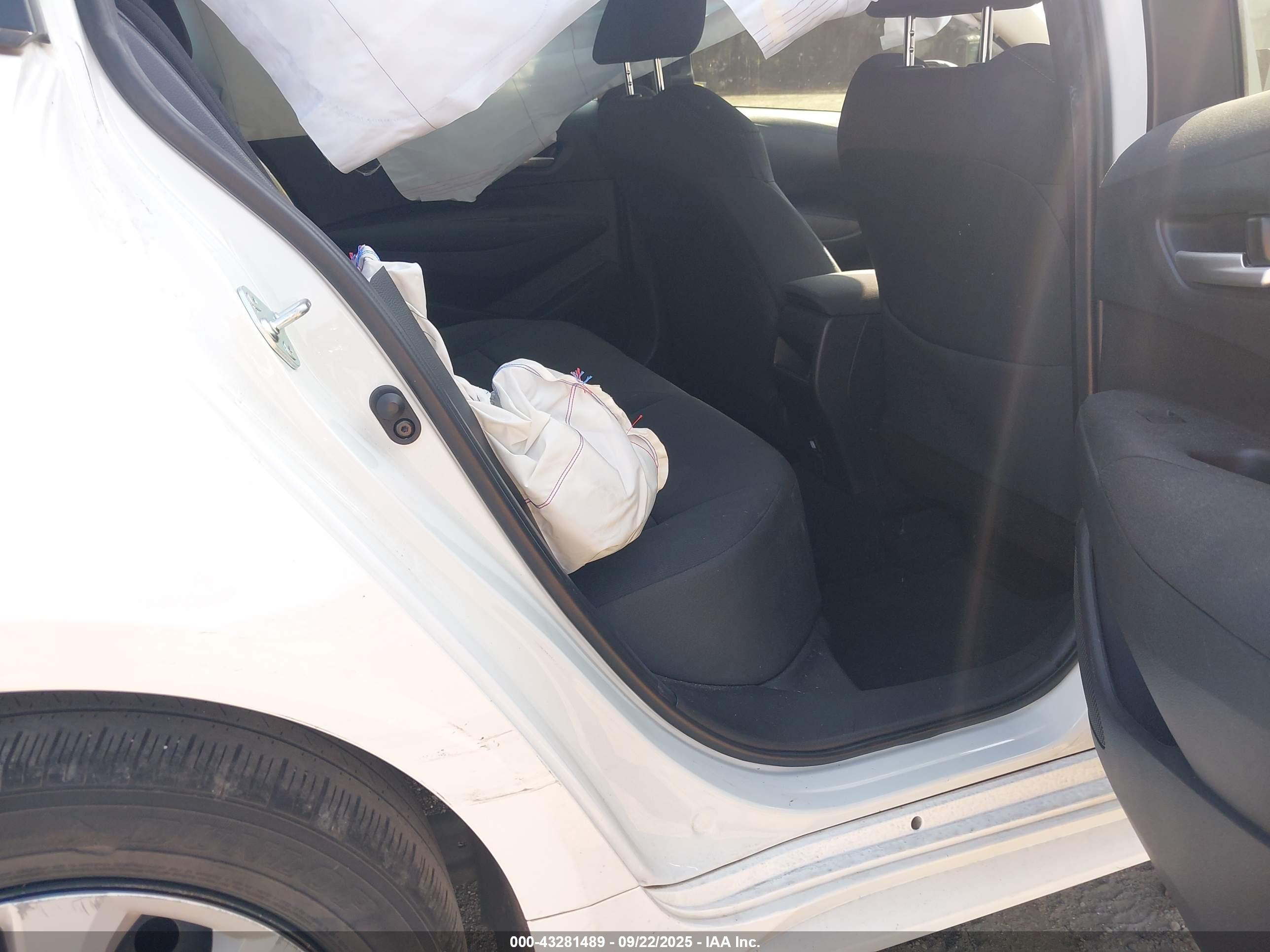 TOYOTA COROLLA image 8