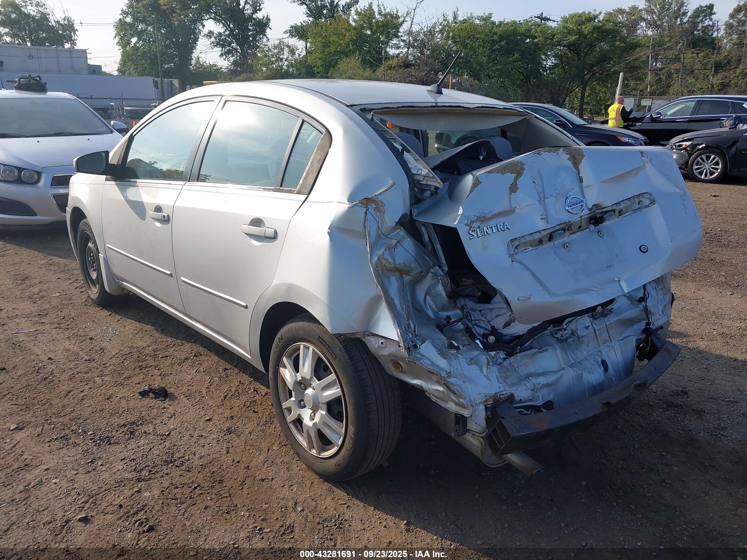 NISSAN SENTRA image 3