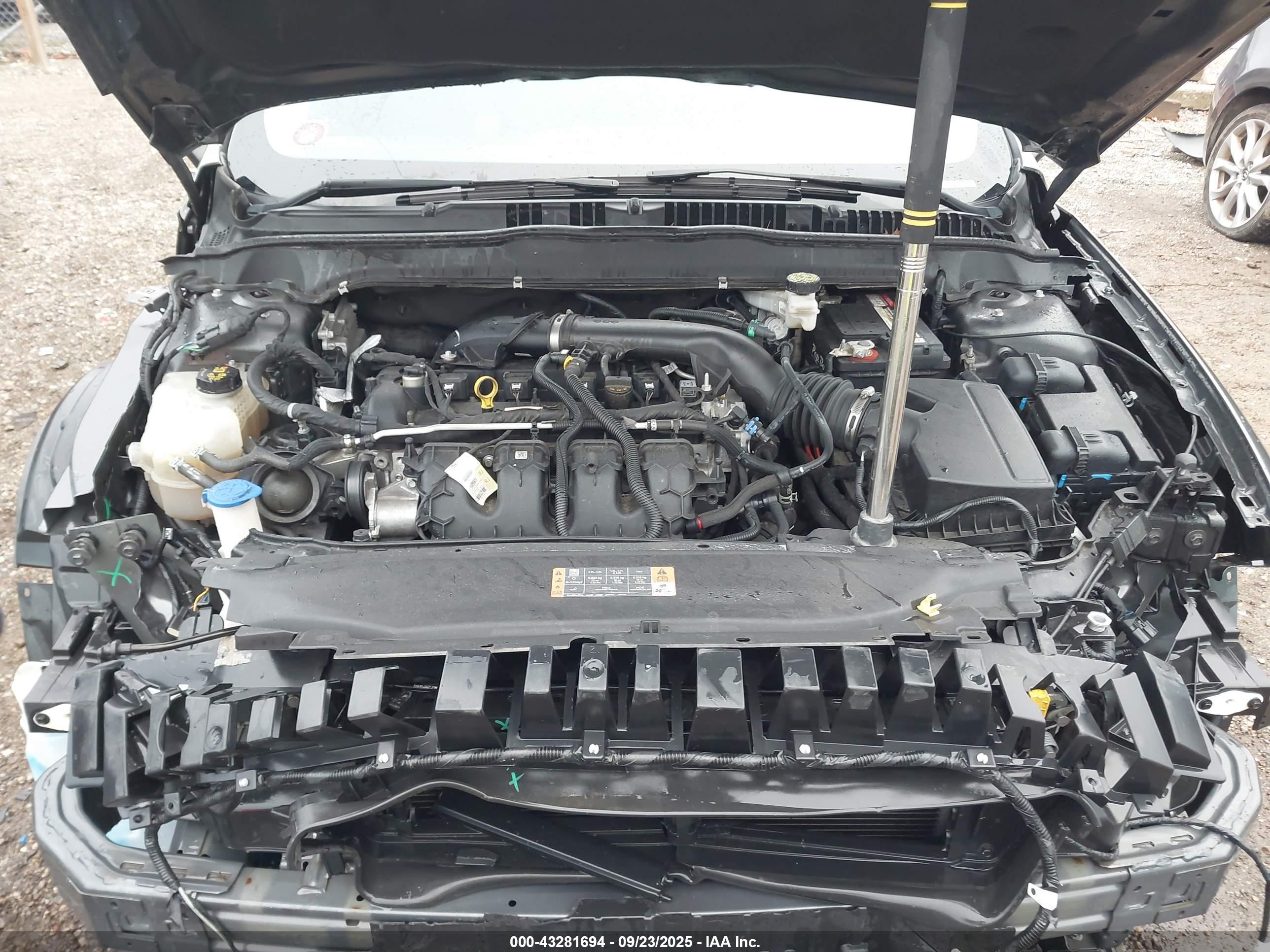 FORD FUSION image 10