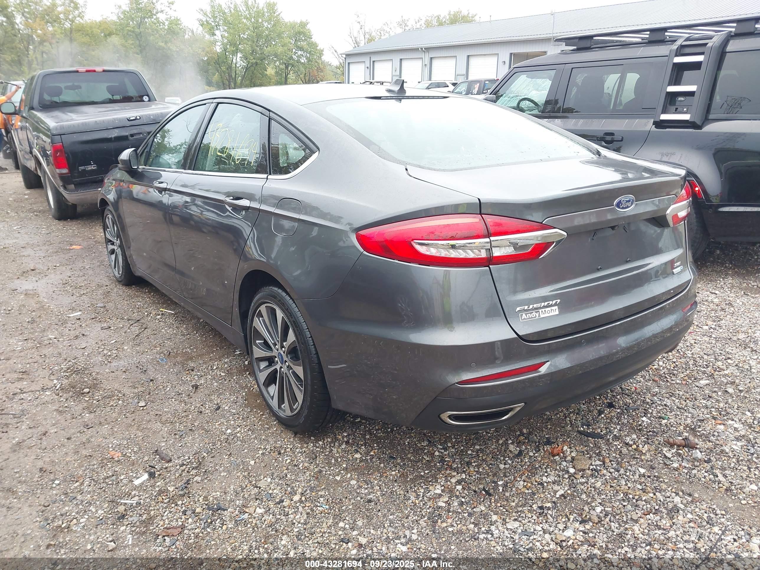 FORD FUSION image 3