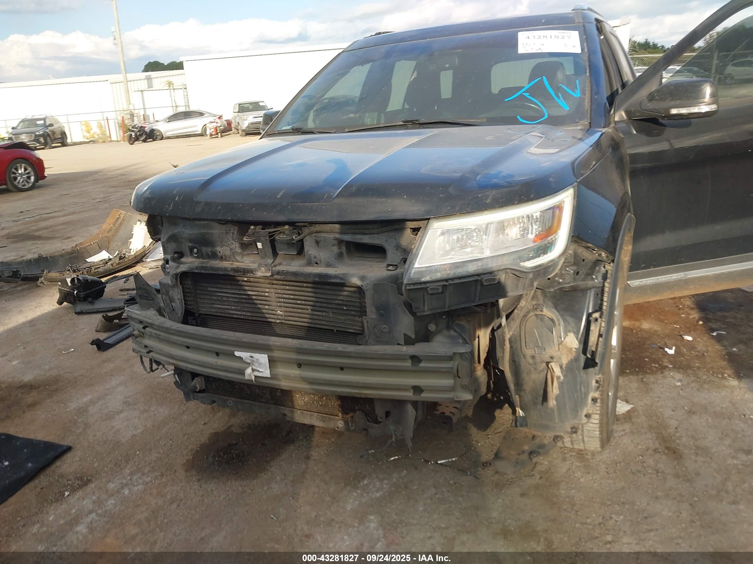 FORD EXPLORER image 6