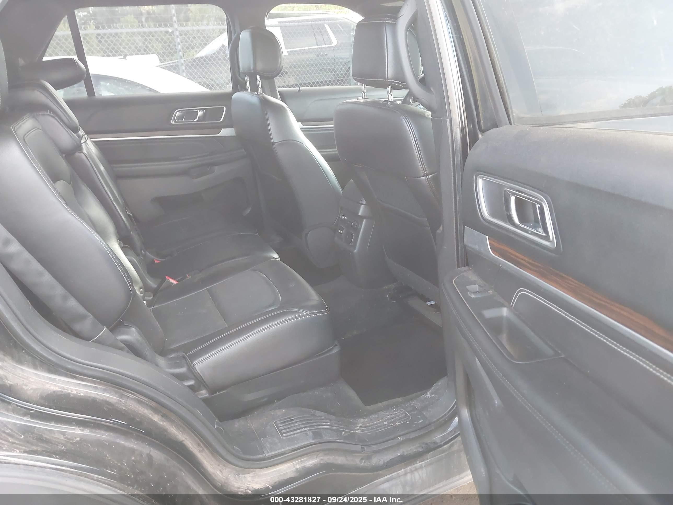 FORD EXPLORER image 8