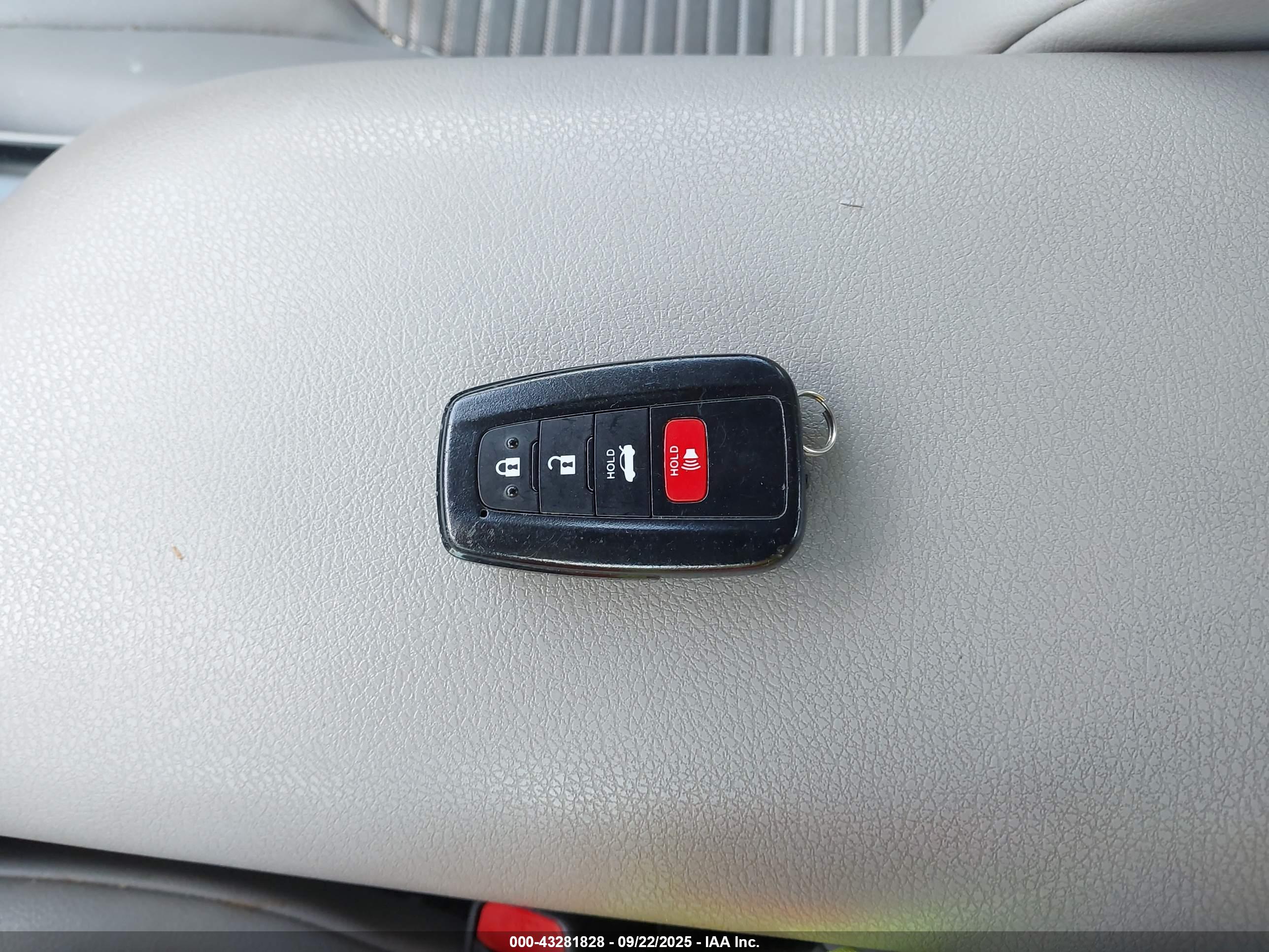 TOYOTA CAMRY image 11