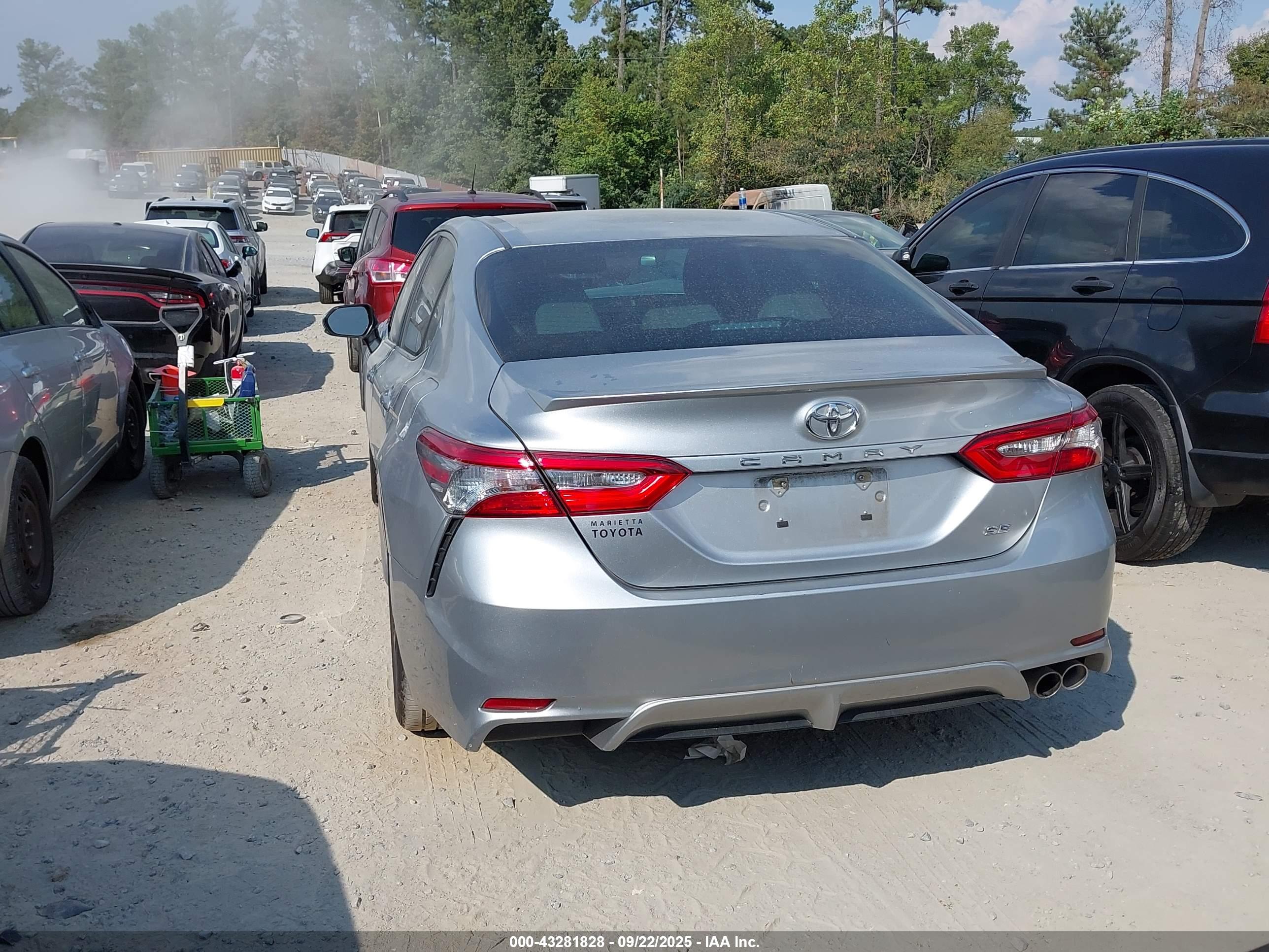 TOYOTA CAMRY image 3