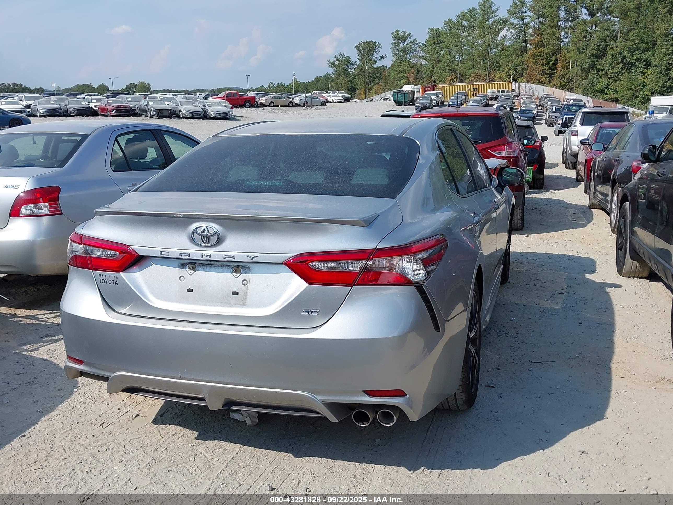 TOYOTA CAMRY image 4