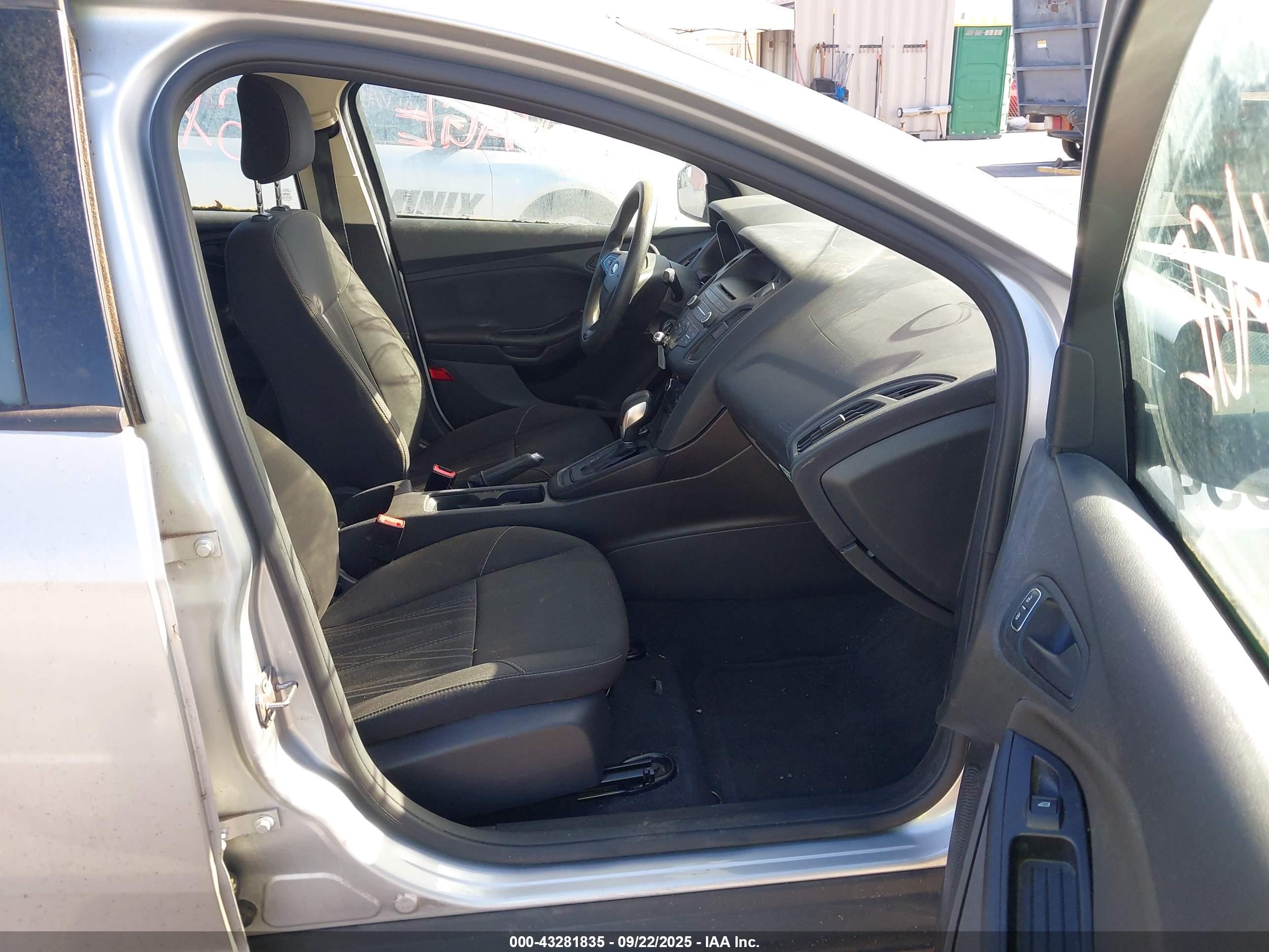 FORD FOCUS image 5