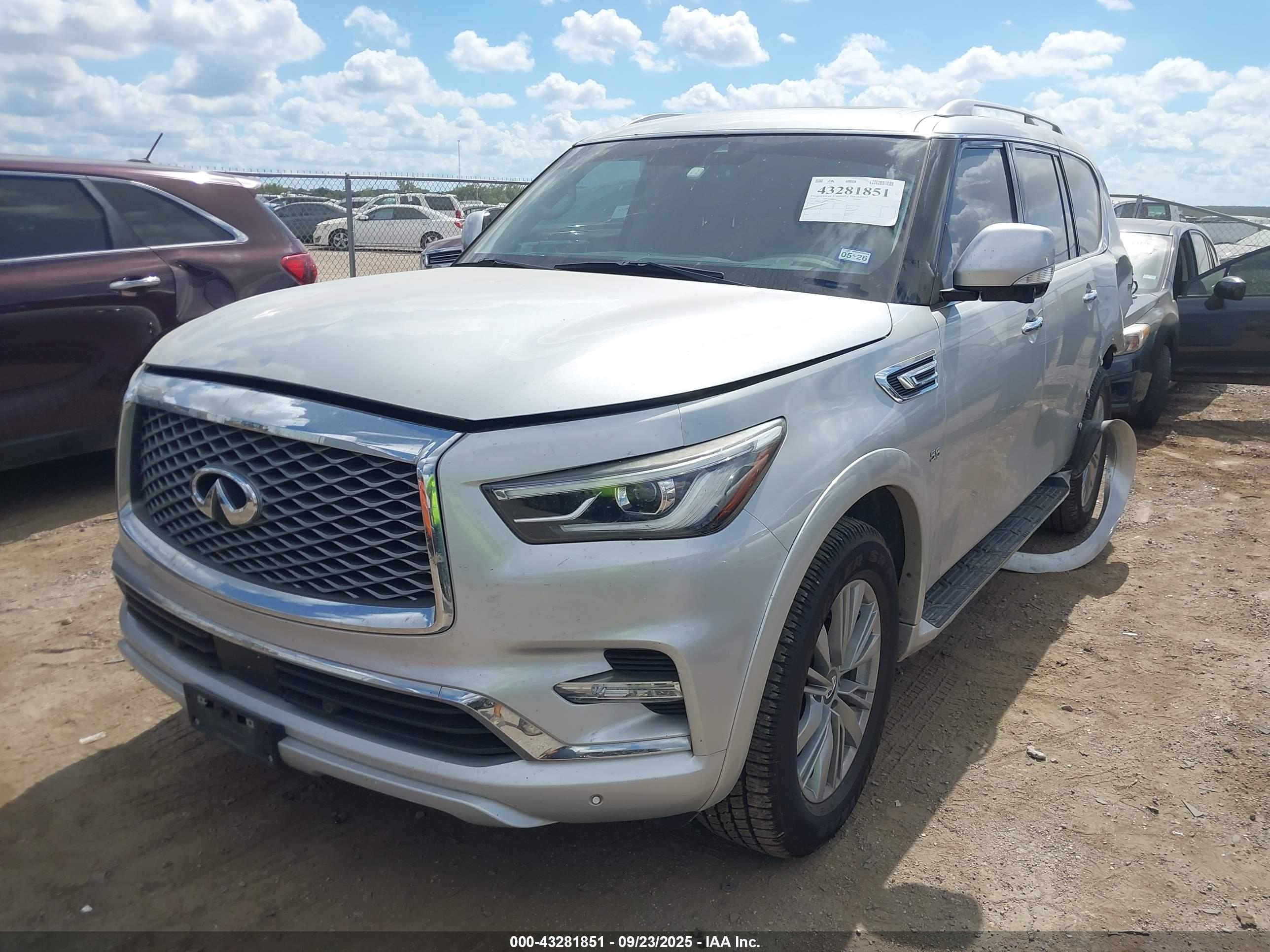 INFINITI QX80 image 2