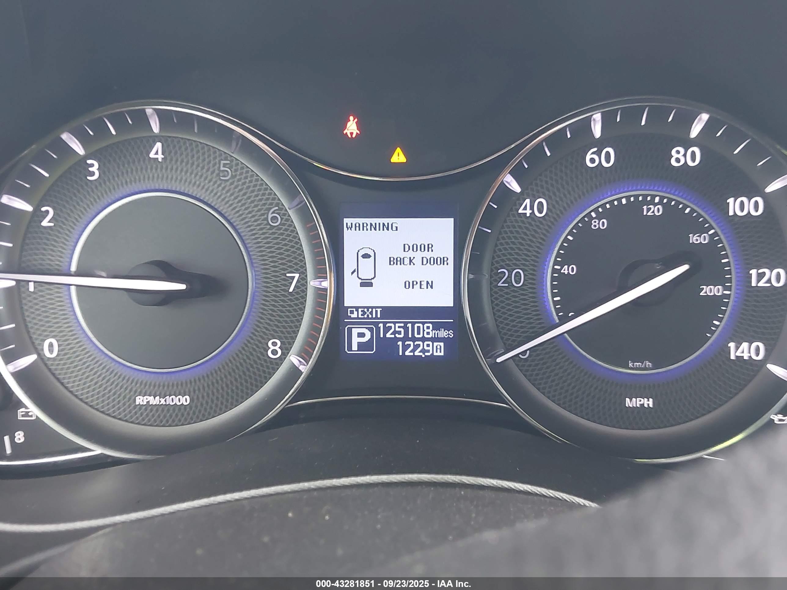 INFINITI QX80 image 7