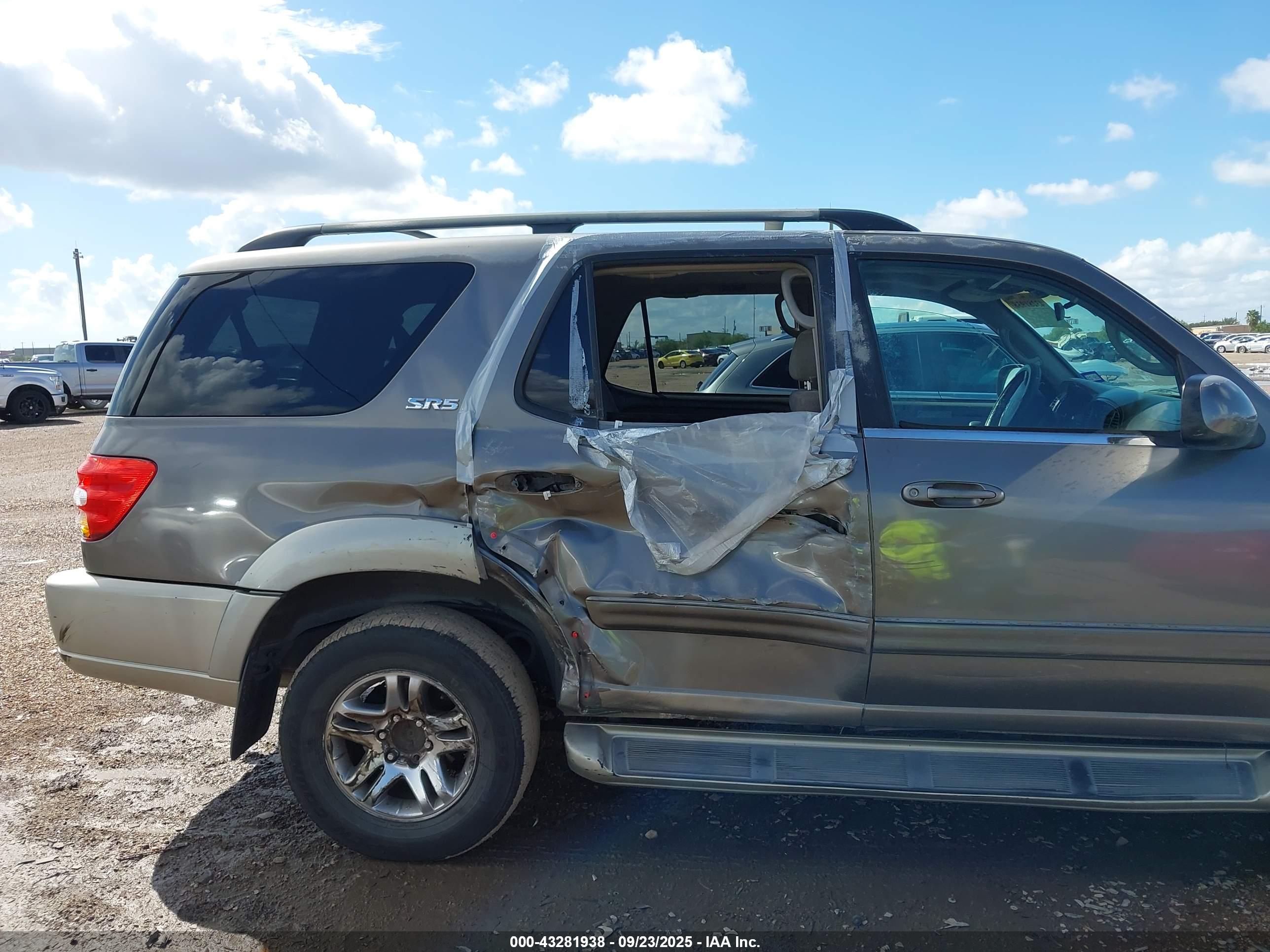 TOYOTA SEQUOIA image 6