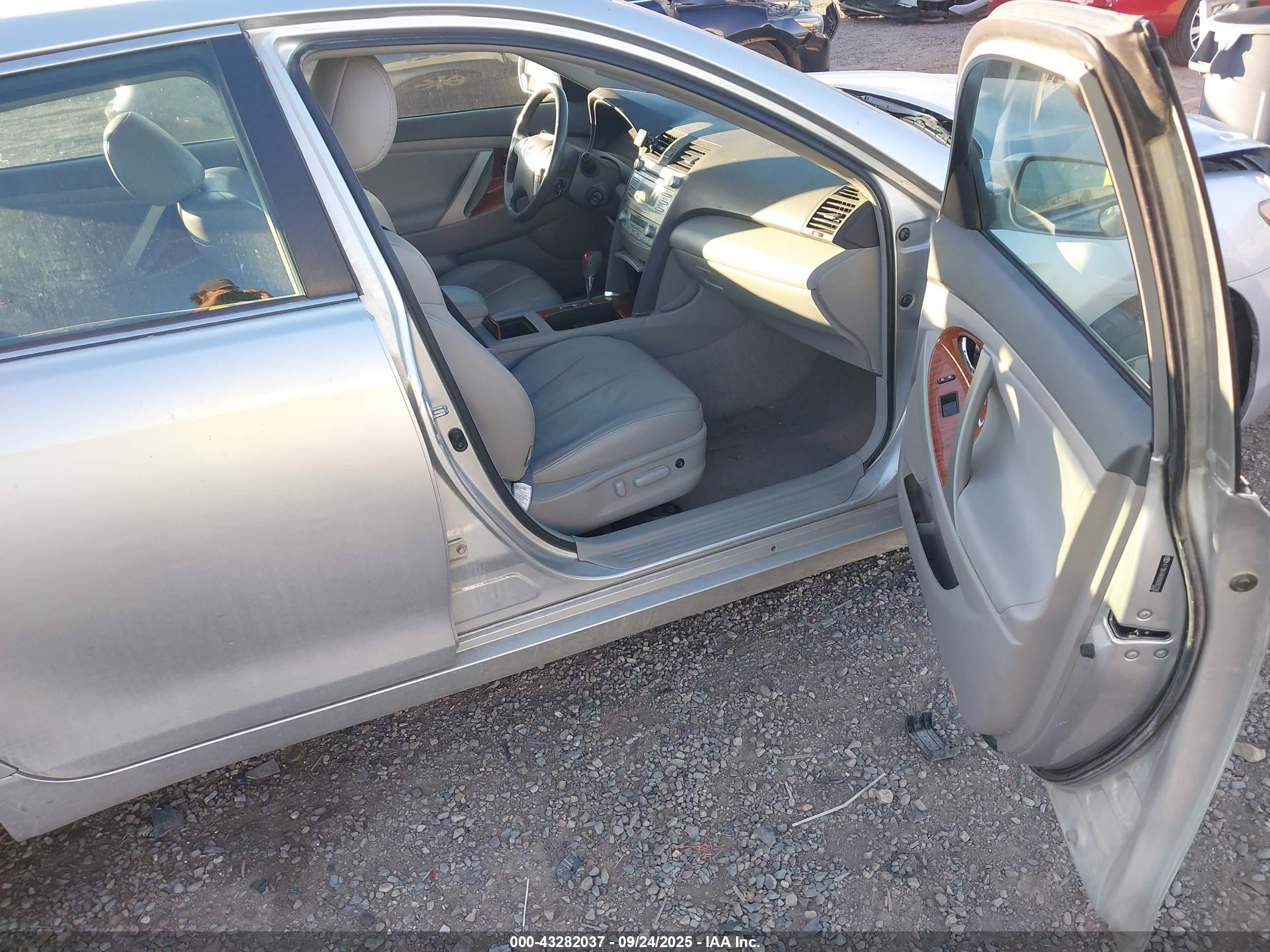 TOYOTA CAMRY image 5