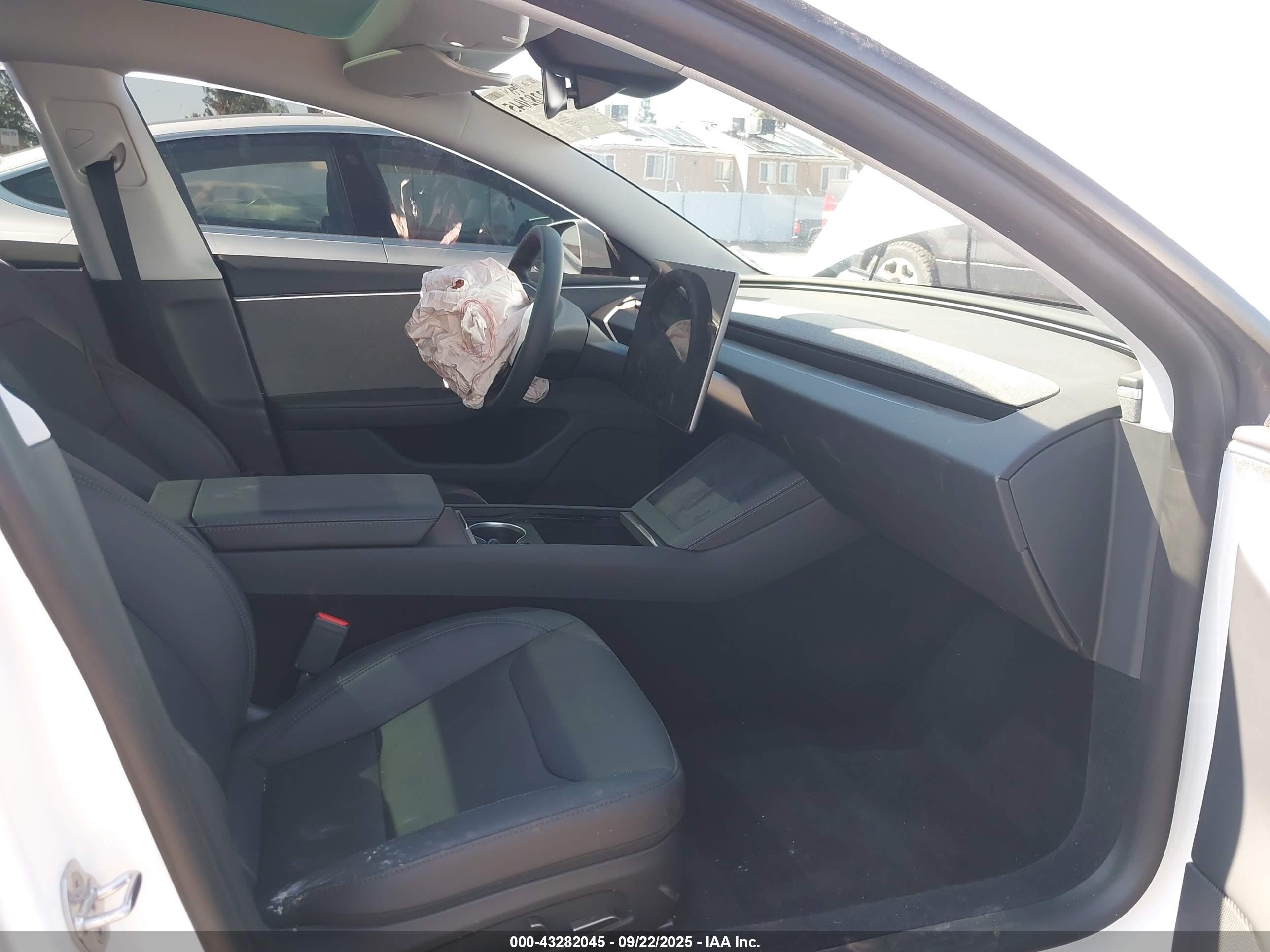 TESLA MODEL image 5