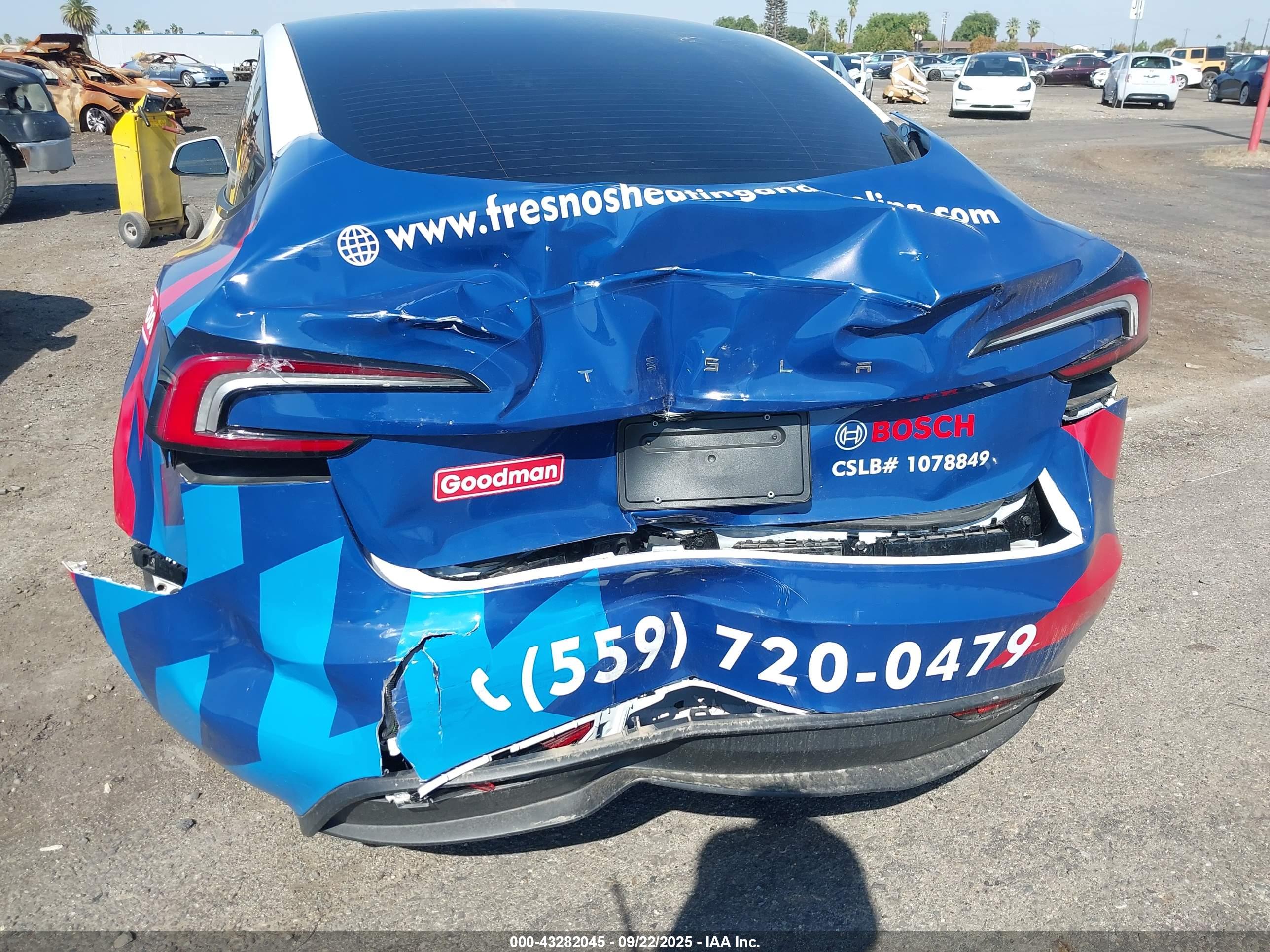 TESLA MODEL image 6