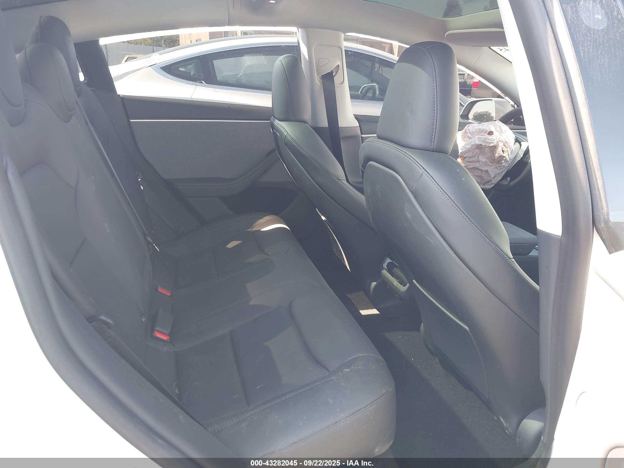 TESLA MODEL image 8