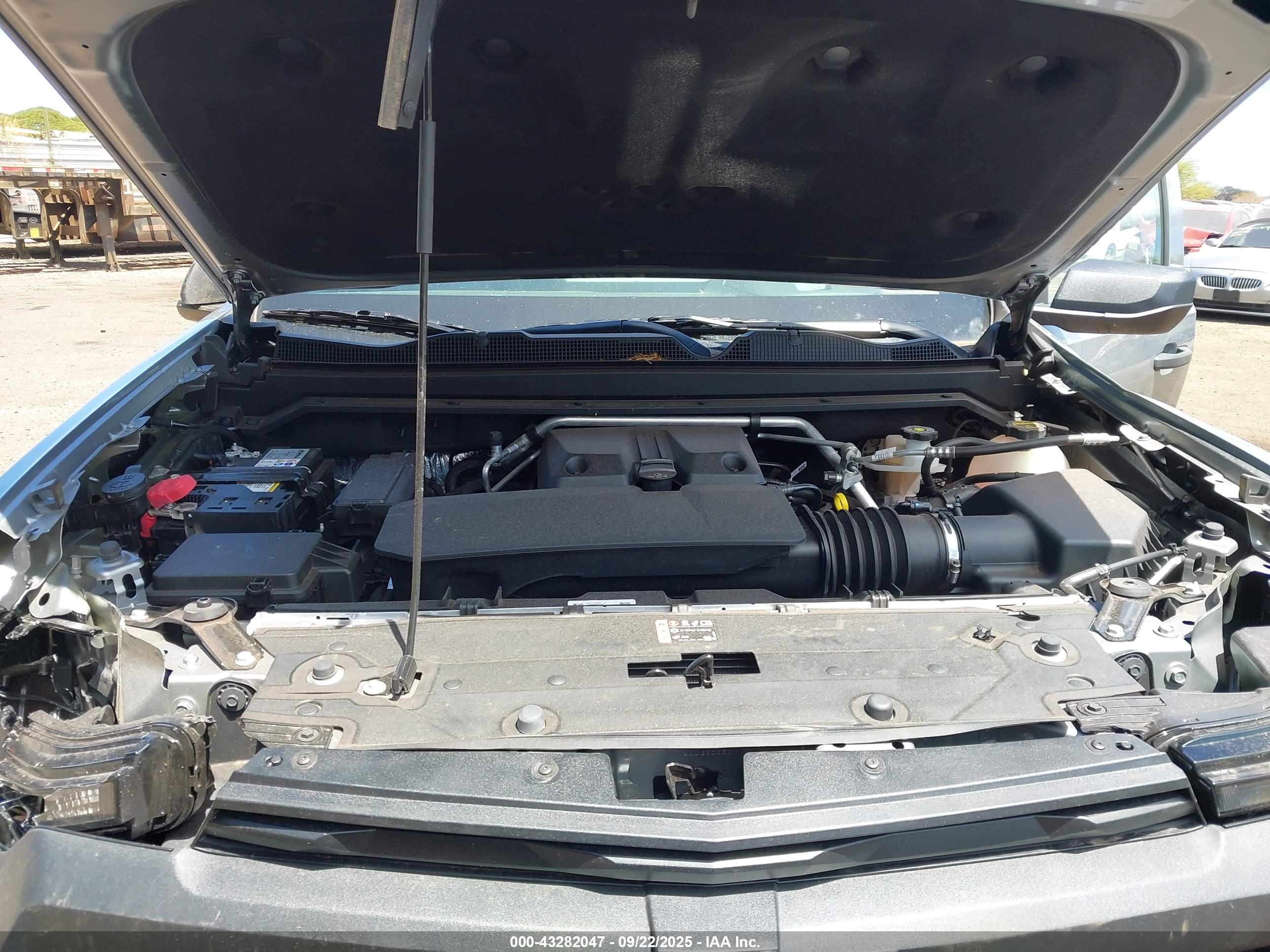 CHEVROLET COLORADO image 10