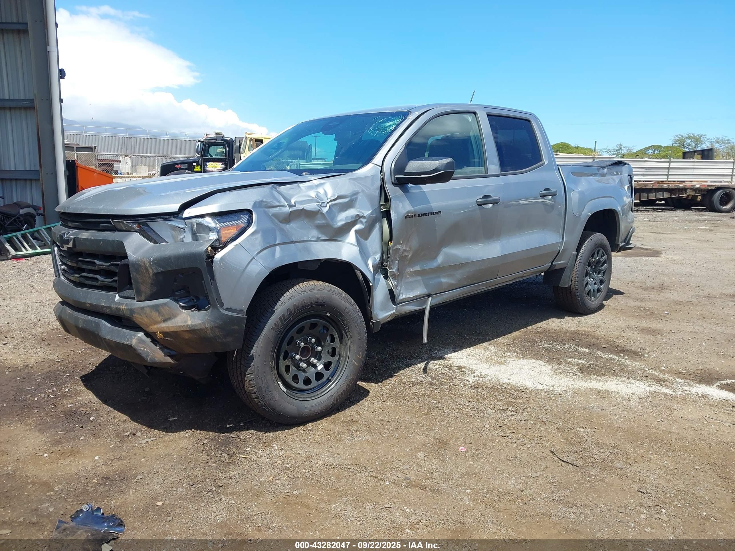 CHEVROLET COLORADO image 2