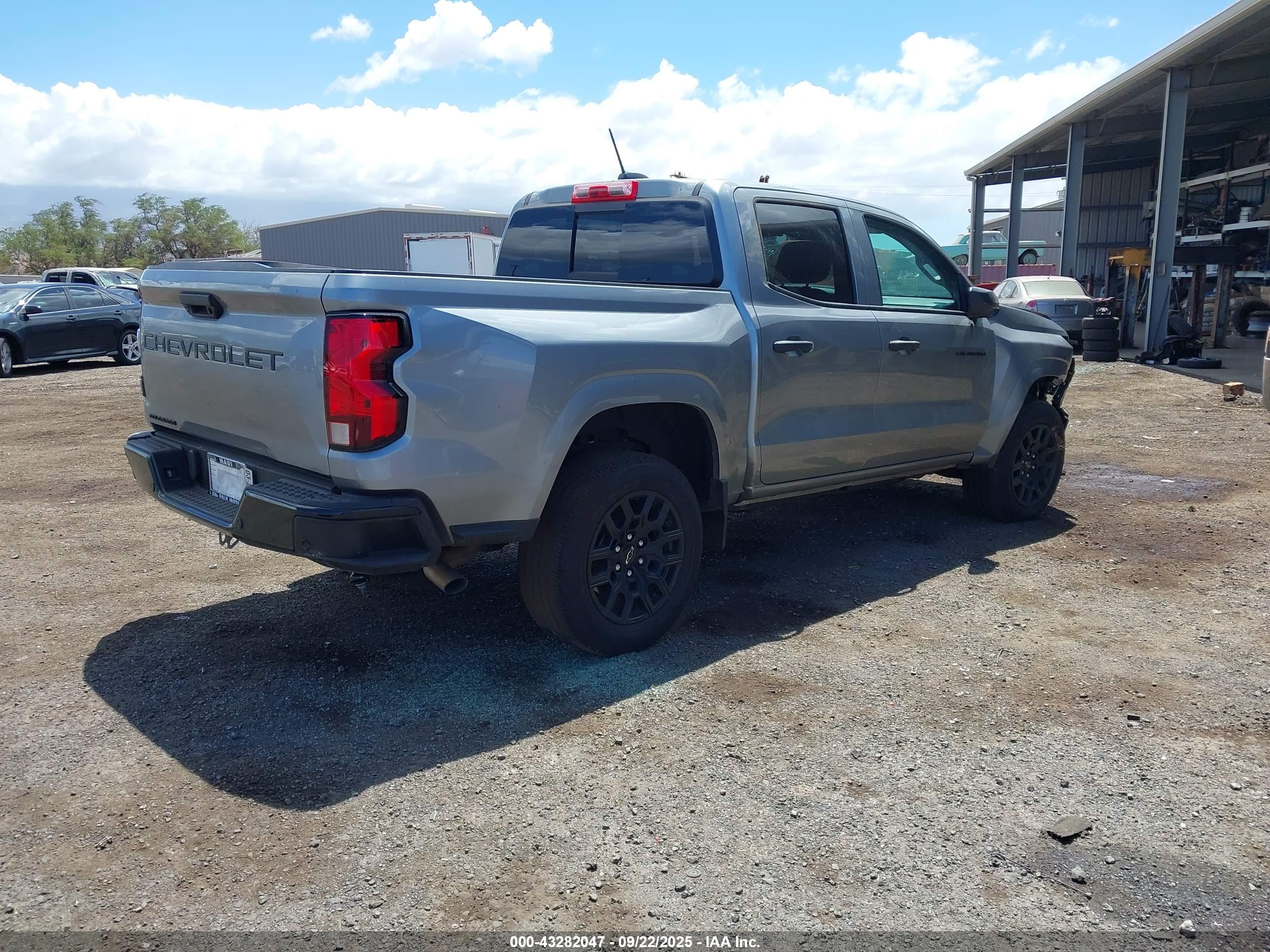 CHEVROLET COLORADO image 4