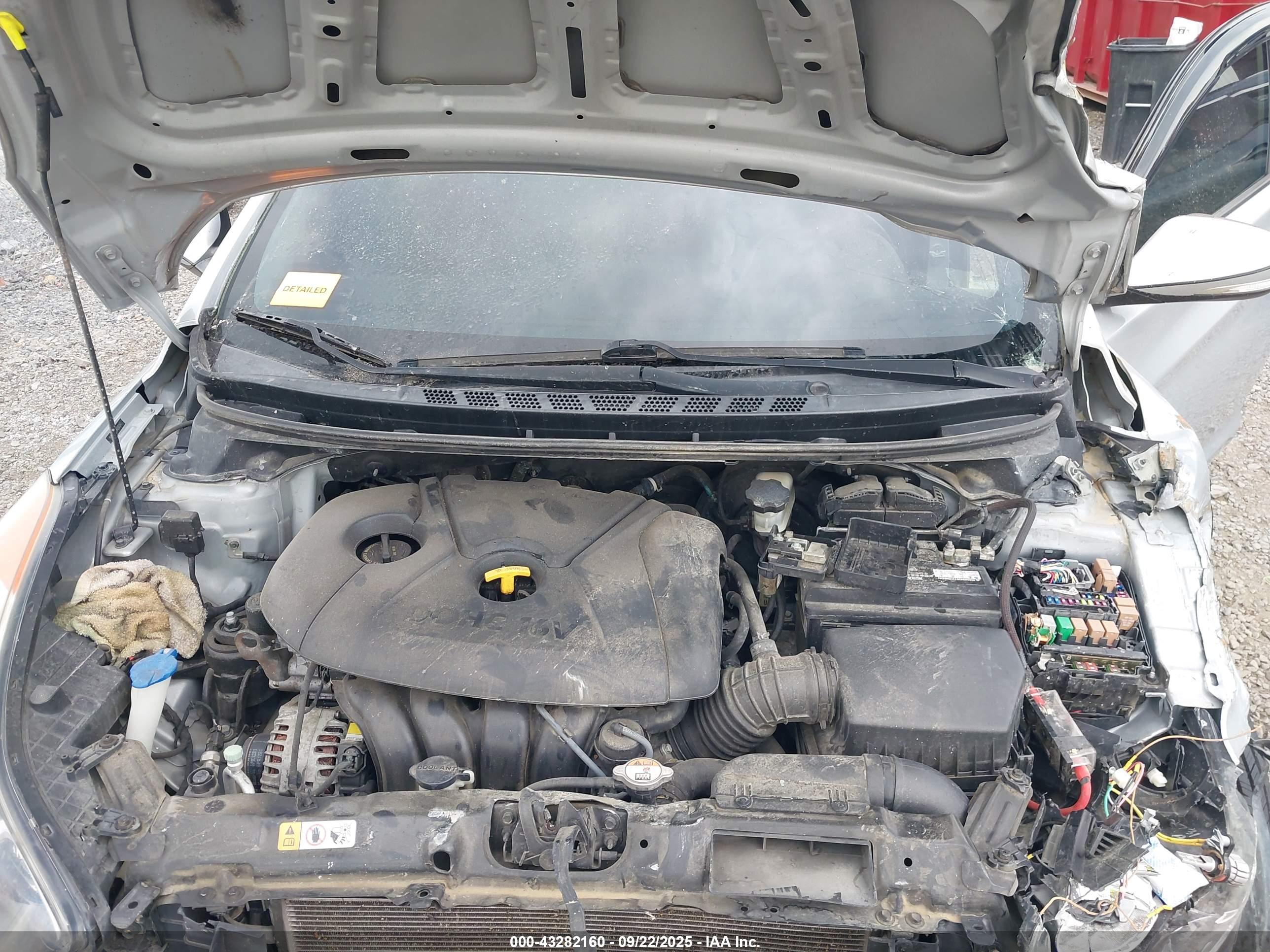 HYUNDAI ELANTRA image 10