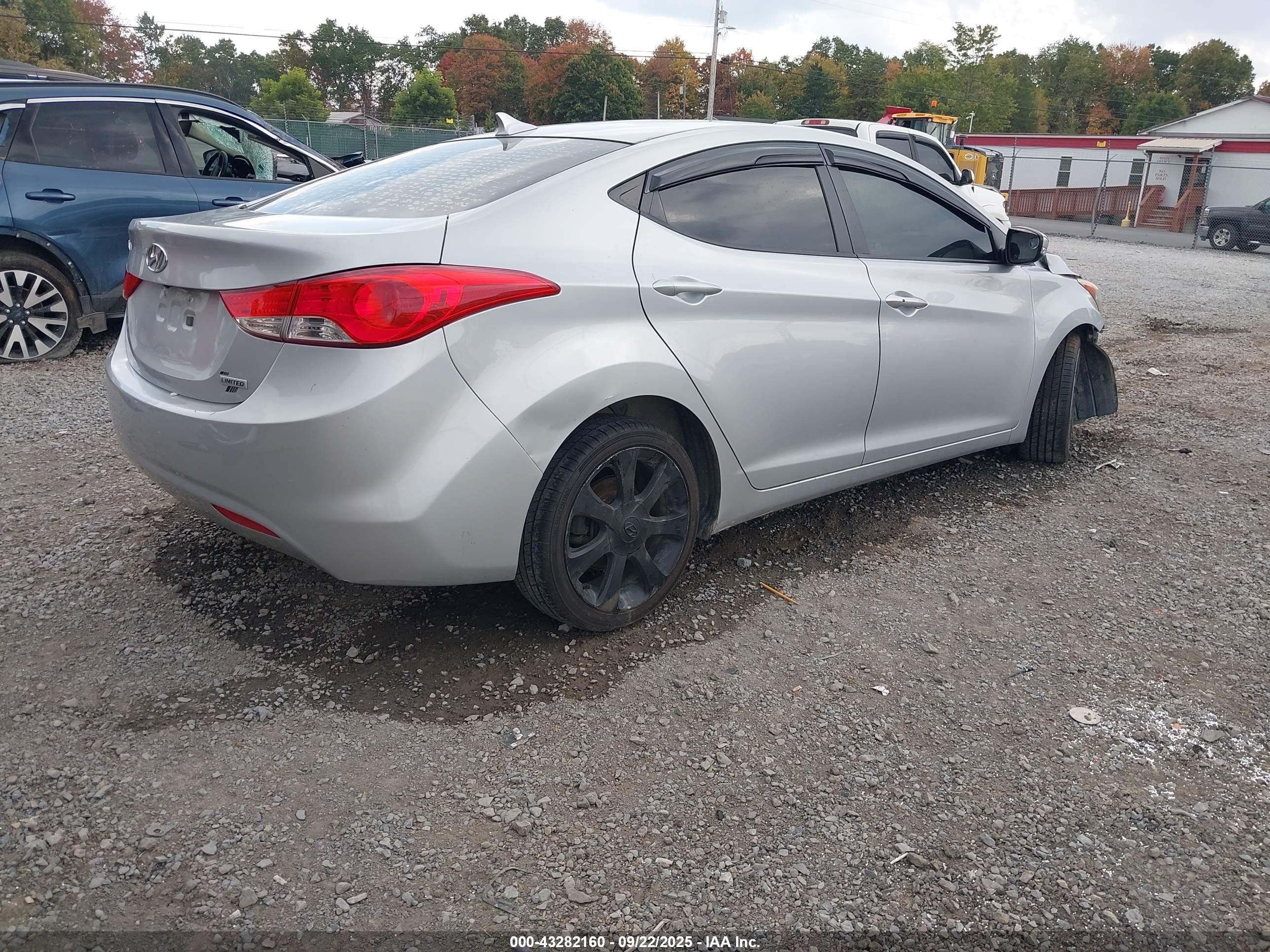 HYUNDAI ELANTRA image 4