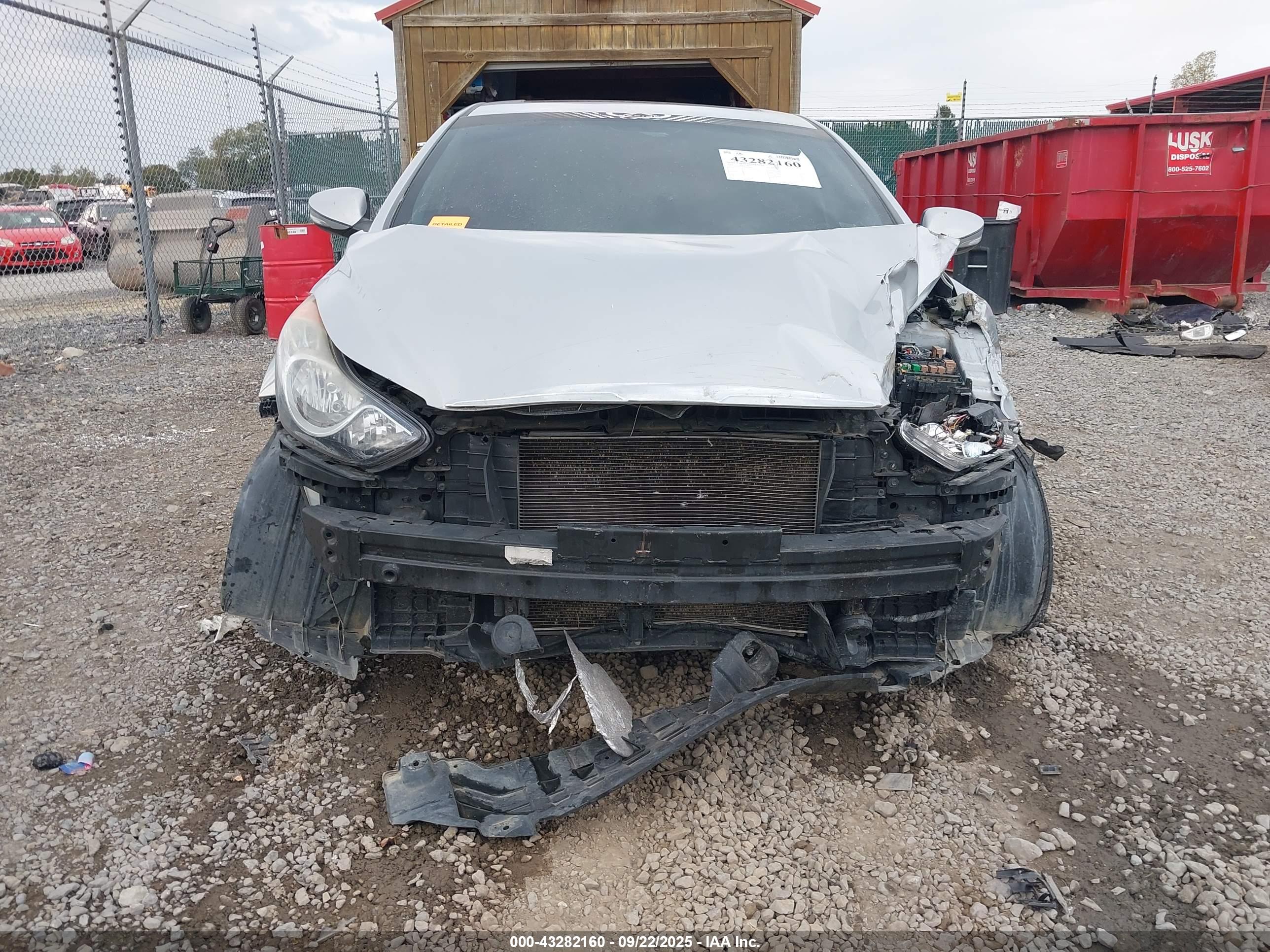 HYUNDAI ELANTRA image 6