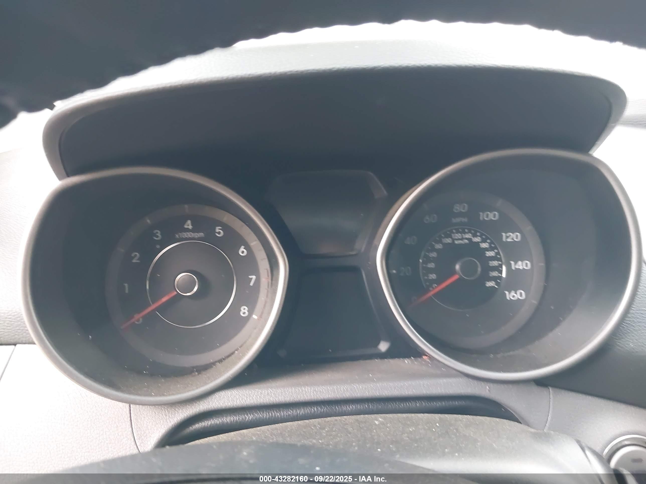 HYUNDAI ELANTRA image 7