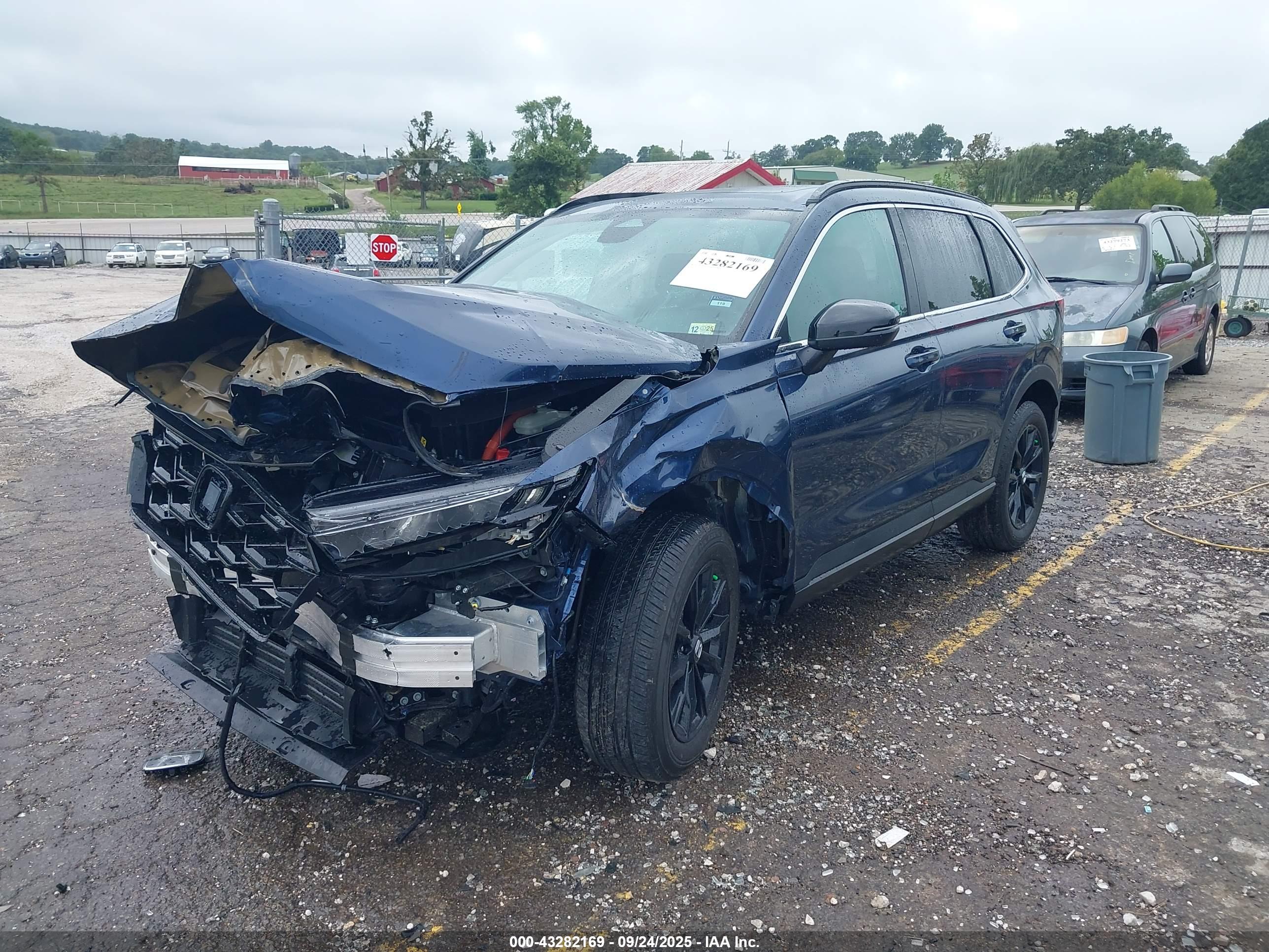HONDA CR-V image 2