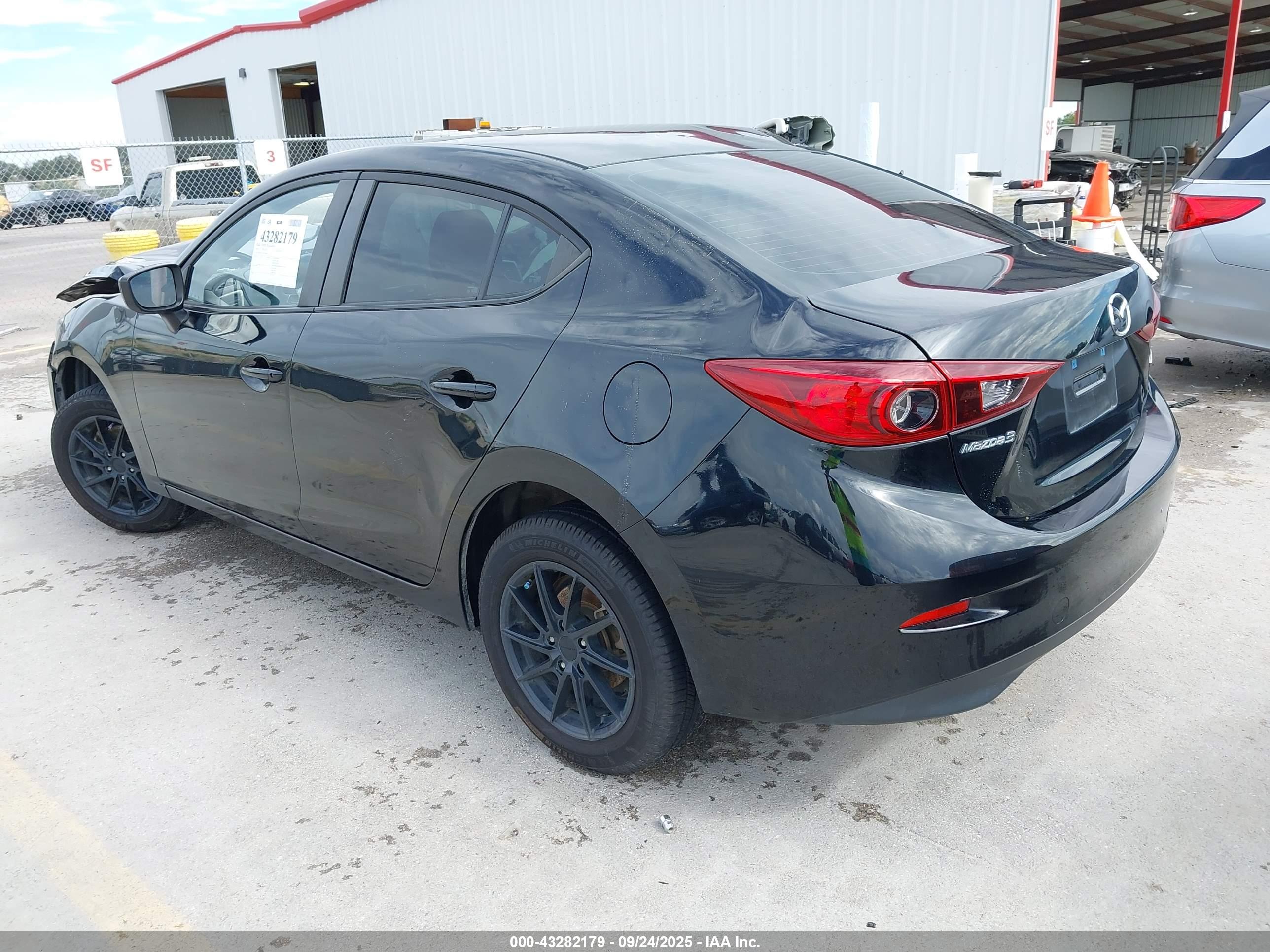 MAZDA MAZDA3 image 3