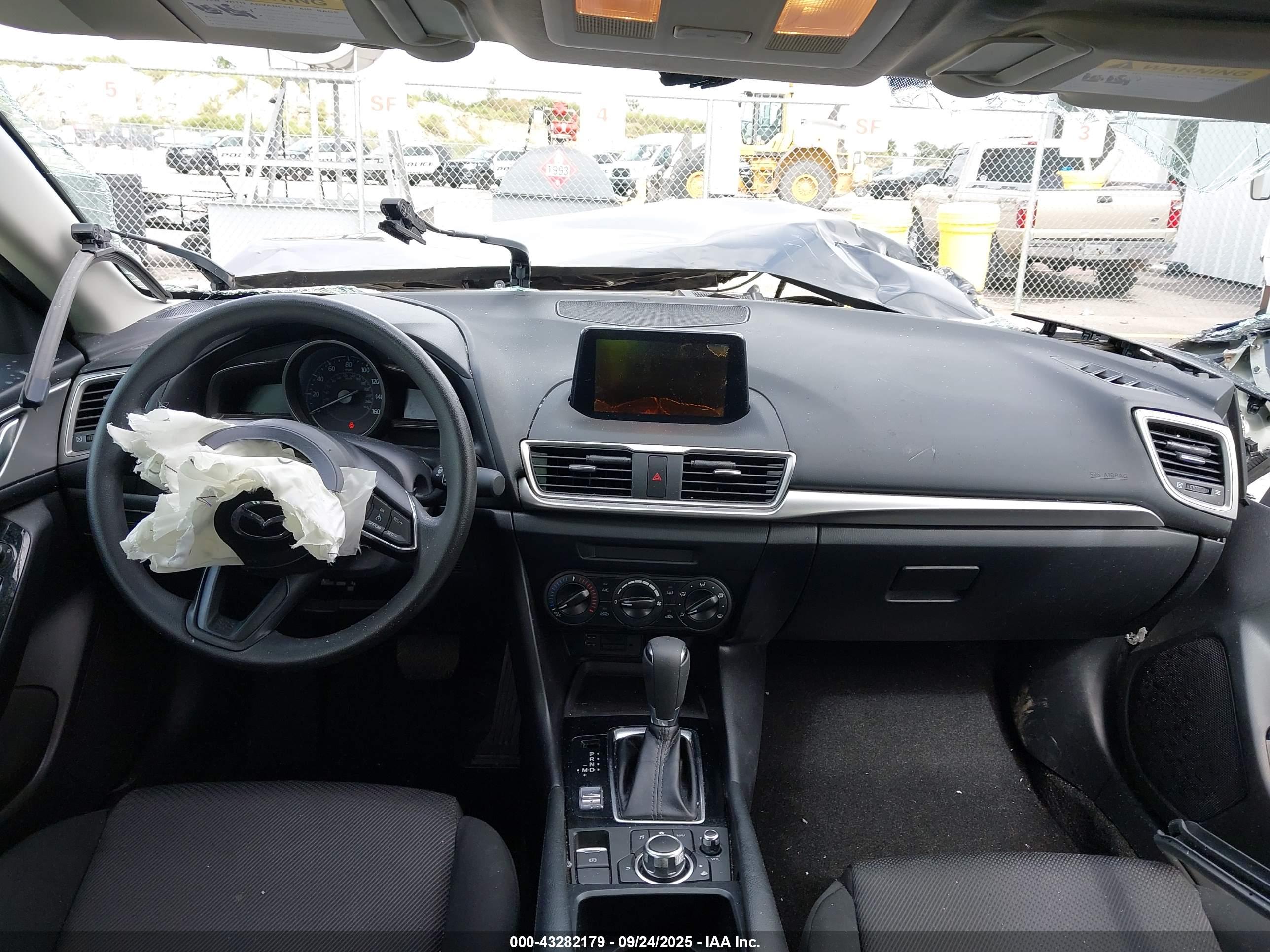 MAZDA MAZDA3 image 5