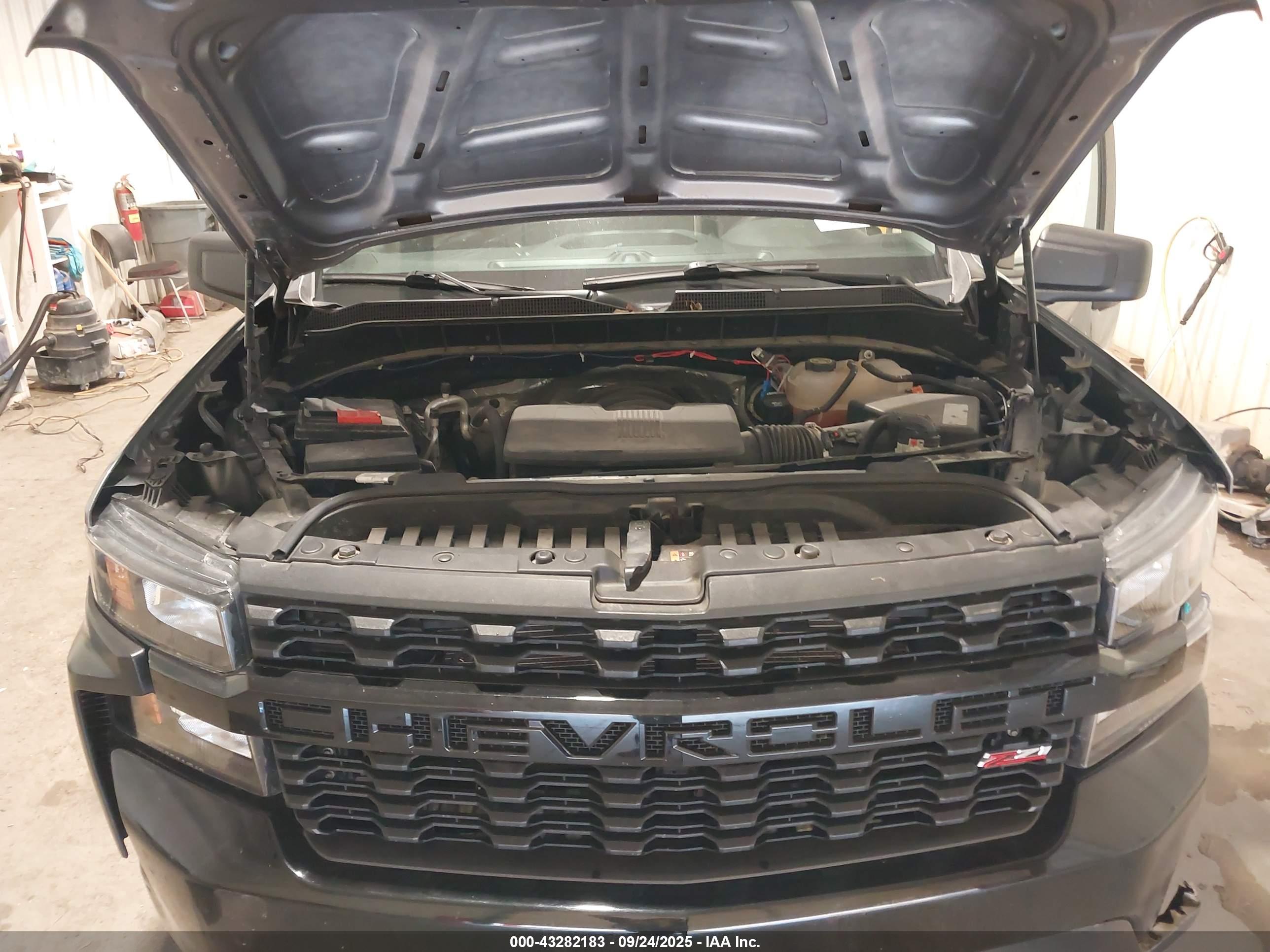 CHEVROLET SILVERADO image 10