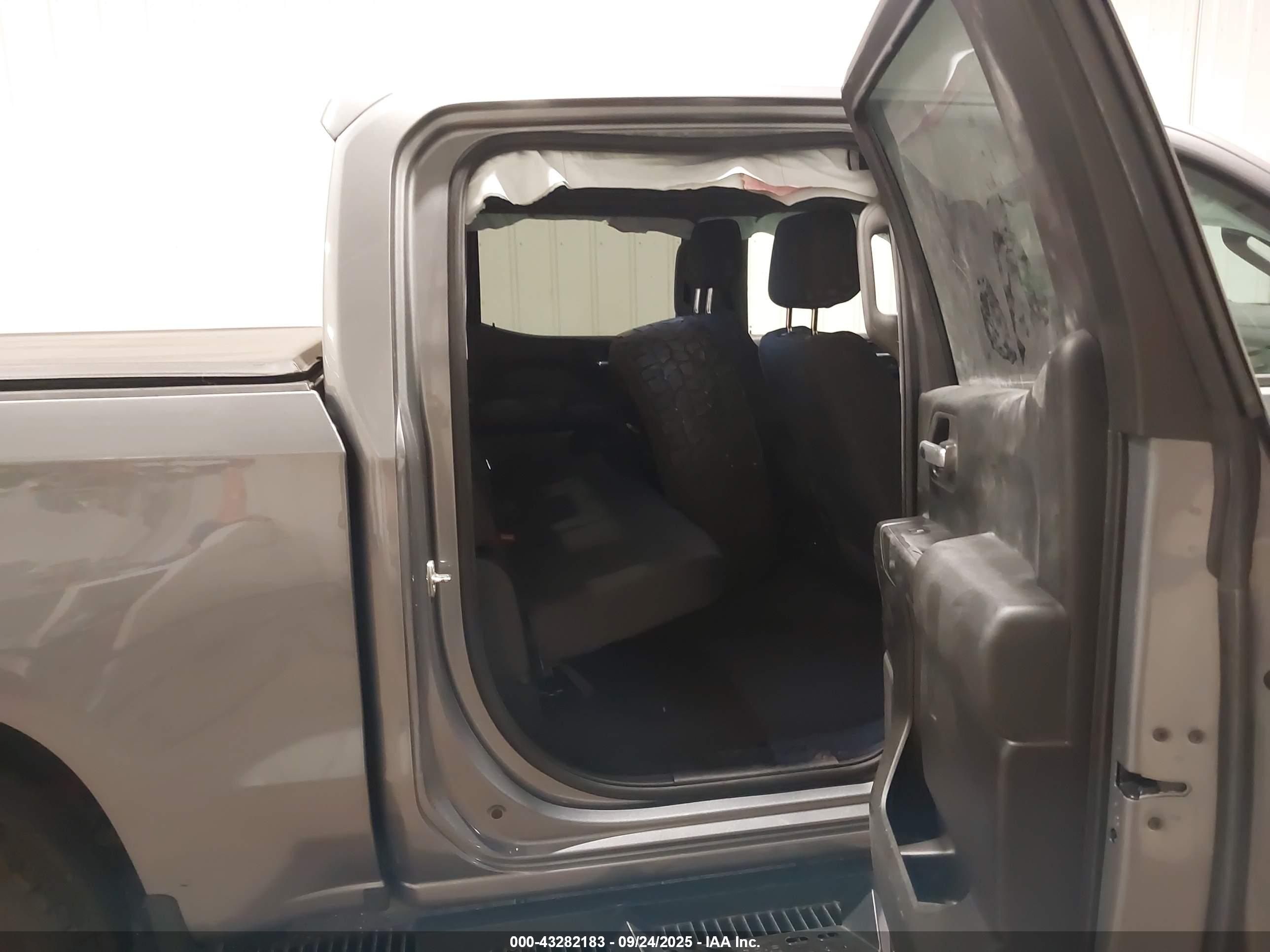 CHEVROLET SILVERADO image 8